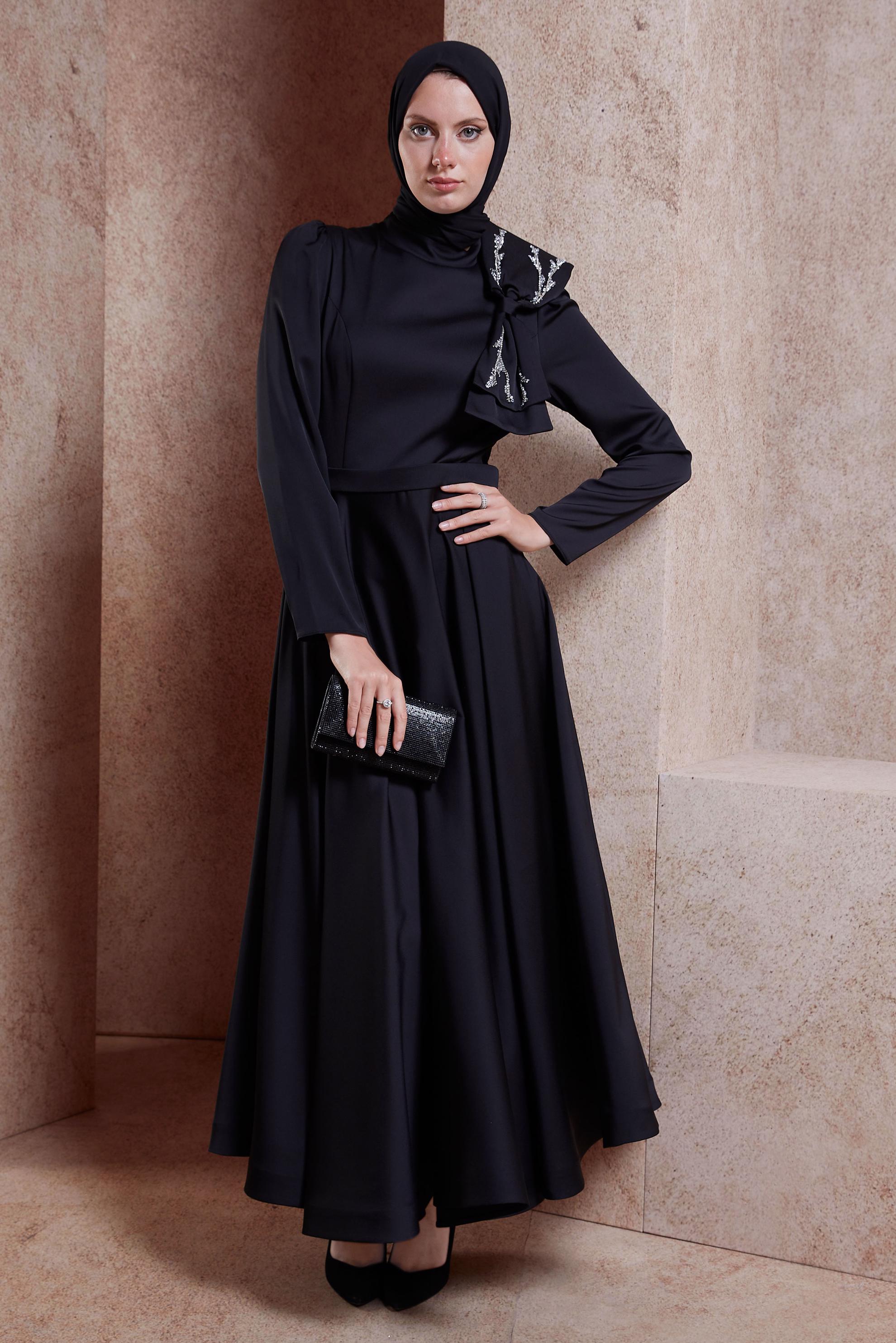 Tesettür giyim SİYAH FİYONK DETAYLI ABİYE ELBİSE 50233