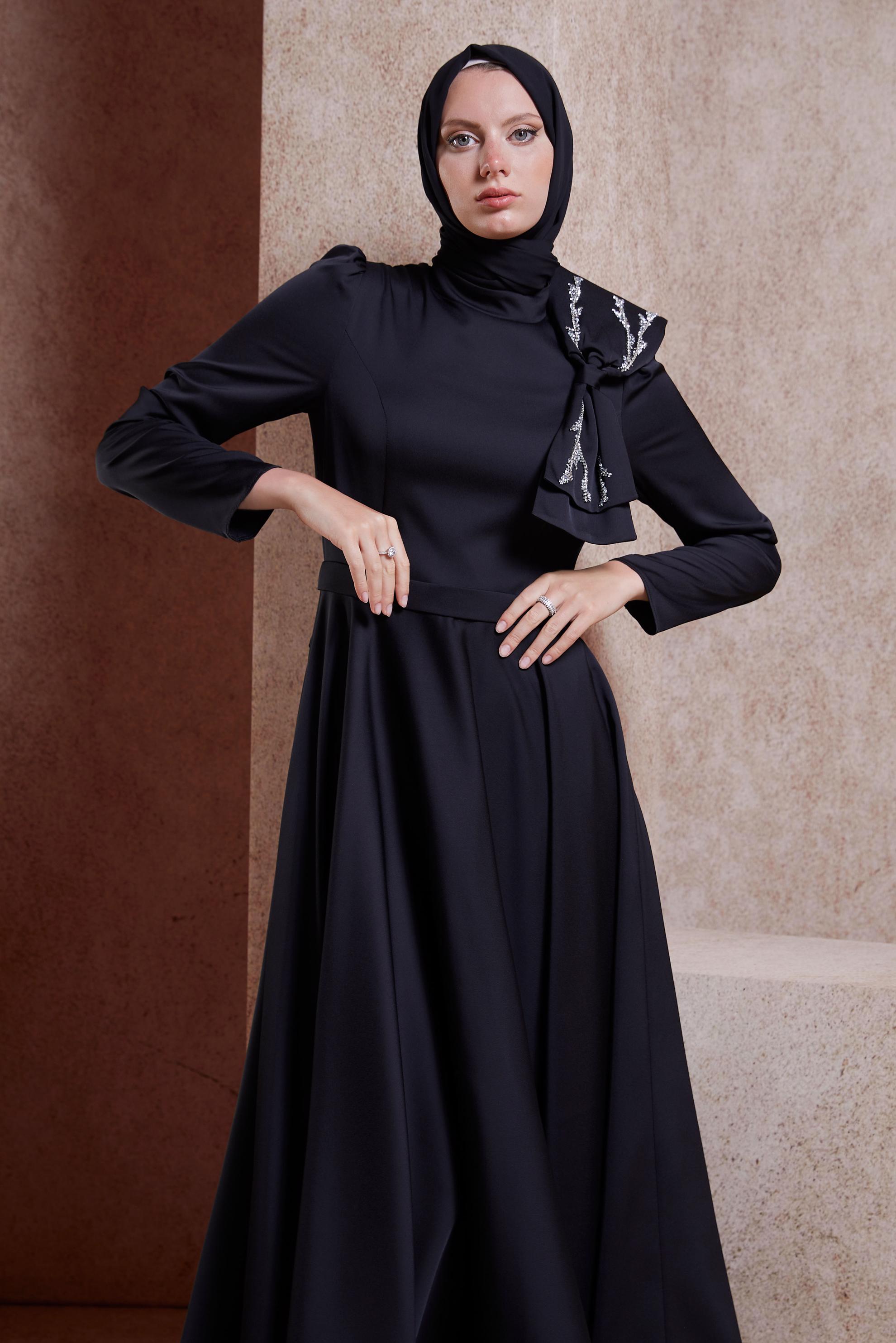 Tesettür giyim SİYAH FİYONK DETAYLI ABİYE ELBİSE 50233