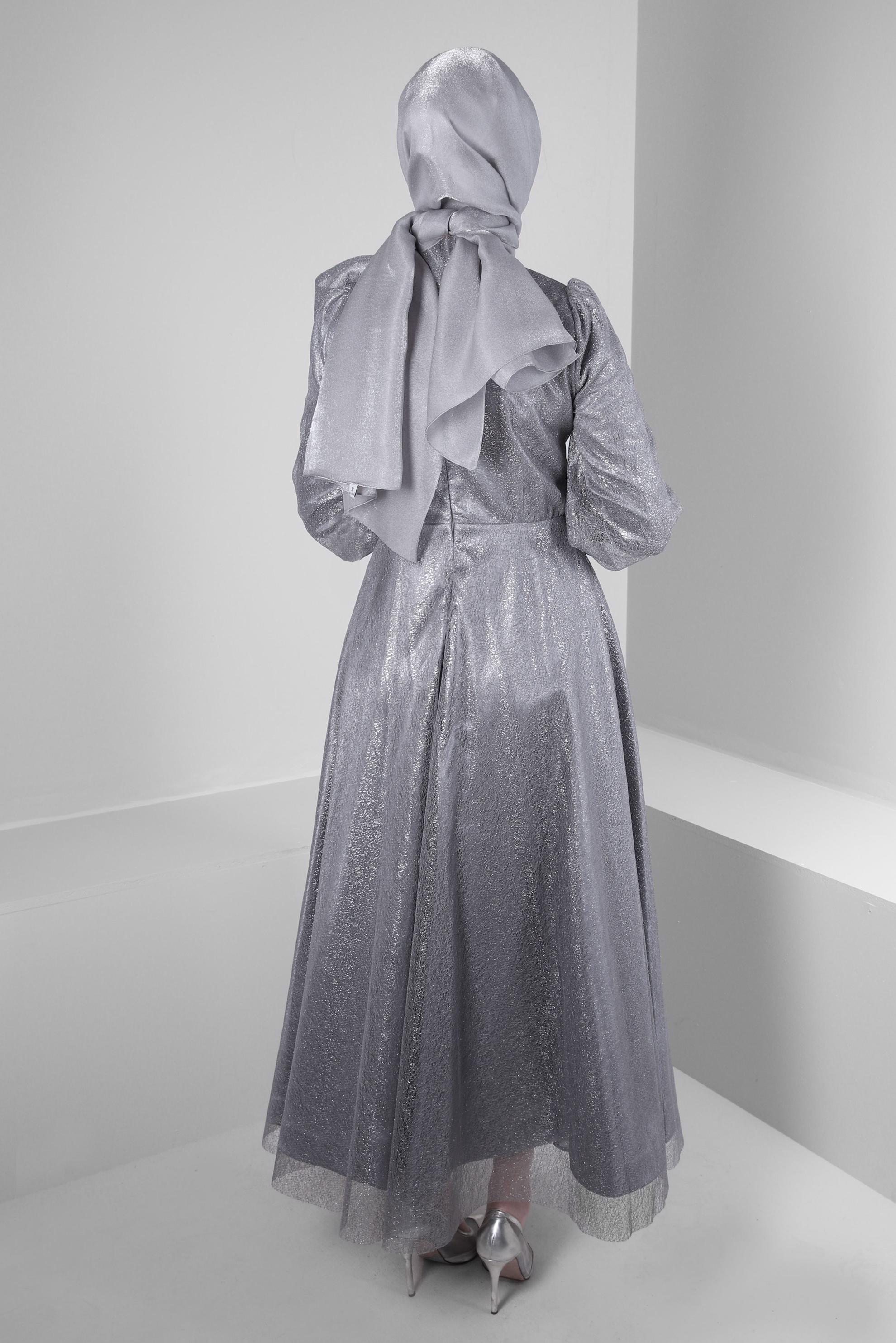 Tesettür giyim GRİ YAKASI BAĞLAMALI SİMLİ ABİYE ELBİSE 50267