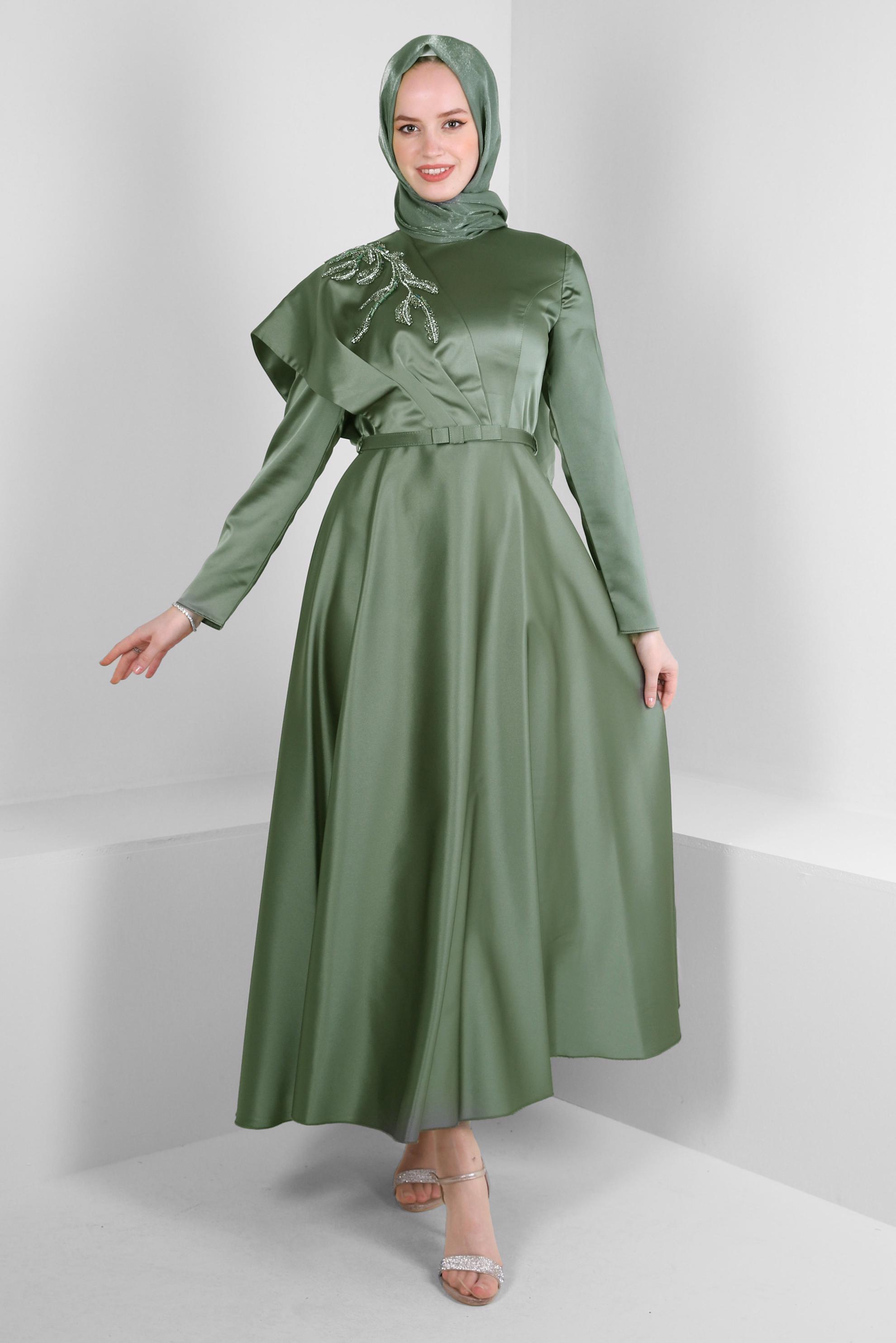 Tesettür giyim HAKİ OMUZ İŞLEMELİ KEMERLİ SATEN ABİYE ELBİSE 50300