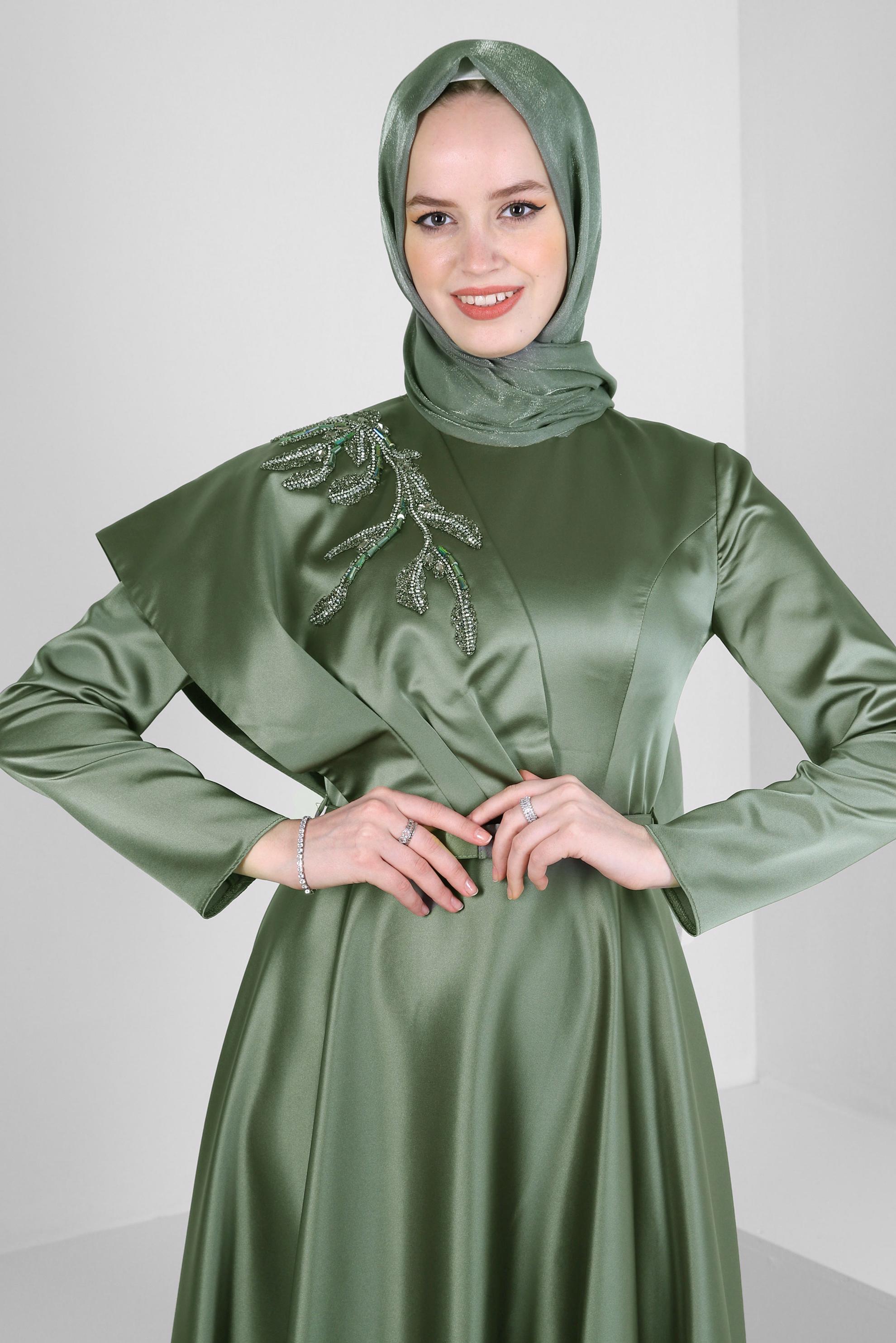 Tesettür giyim HAKİ OMUZ İŞLEMELİ KEMERLİ SATEN ABİYE ELBİSE 50300