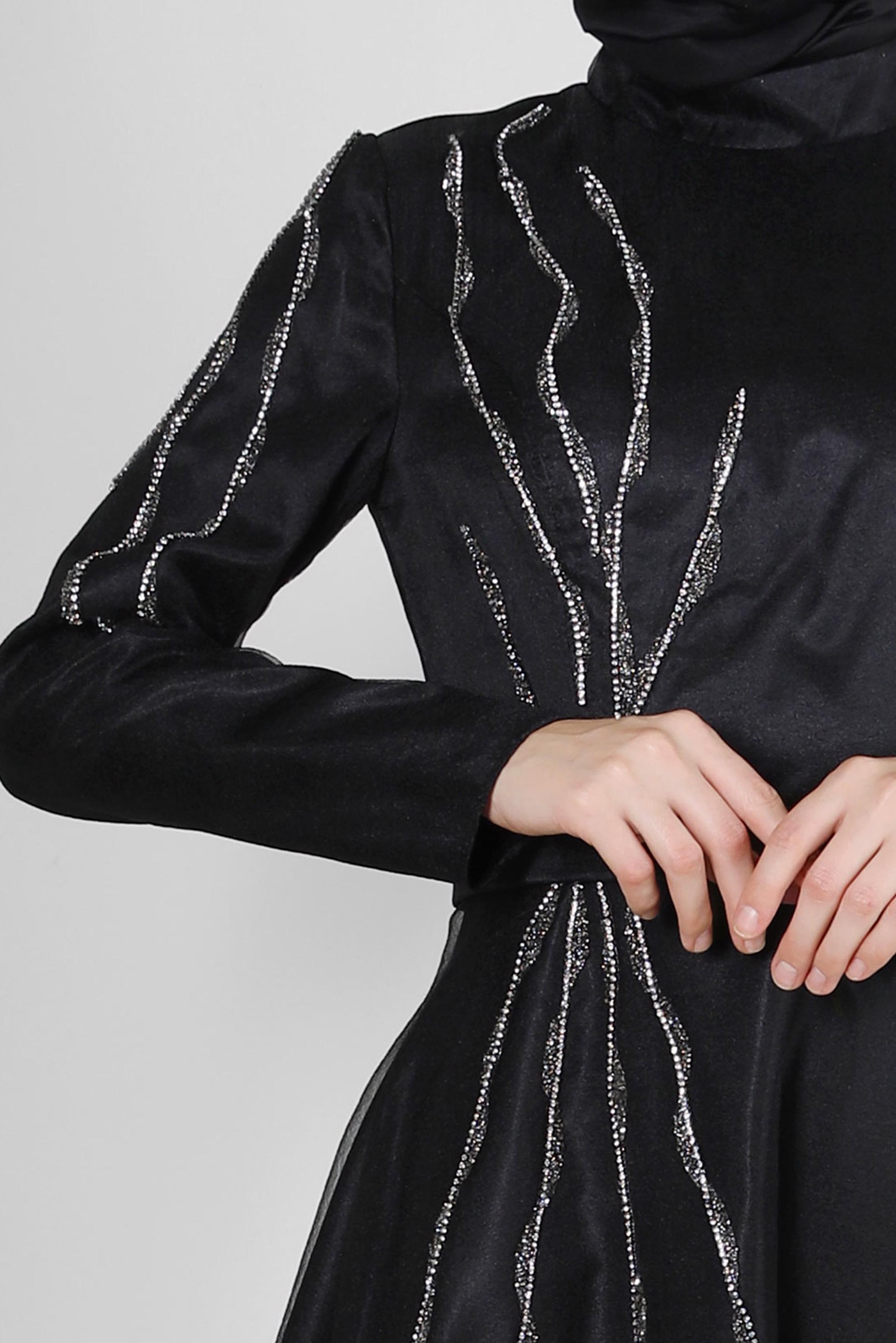 Tesettür giyim SİYAH TAŞ BASKILI TÜL DETAYLI ABİYE ELBİSE 50301