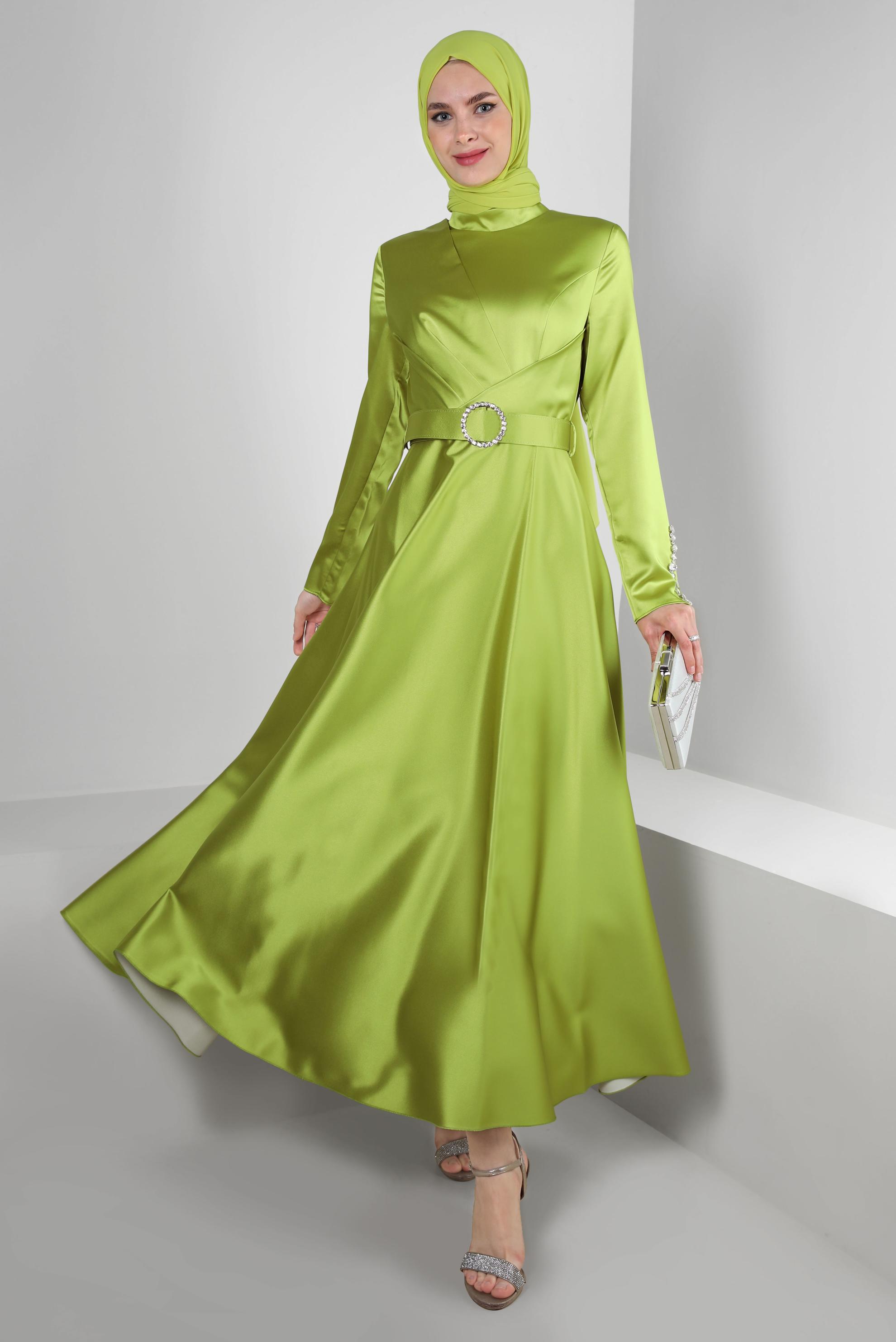 Vêtements hijab VERT ROBE DE SOIRÉE EN SATIN AVEC CEINTURE ET BRODERIE DE GEMMES 50304