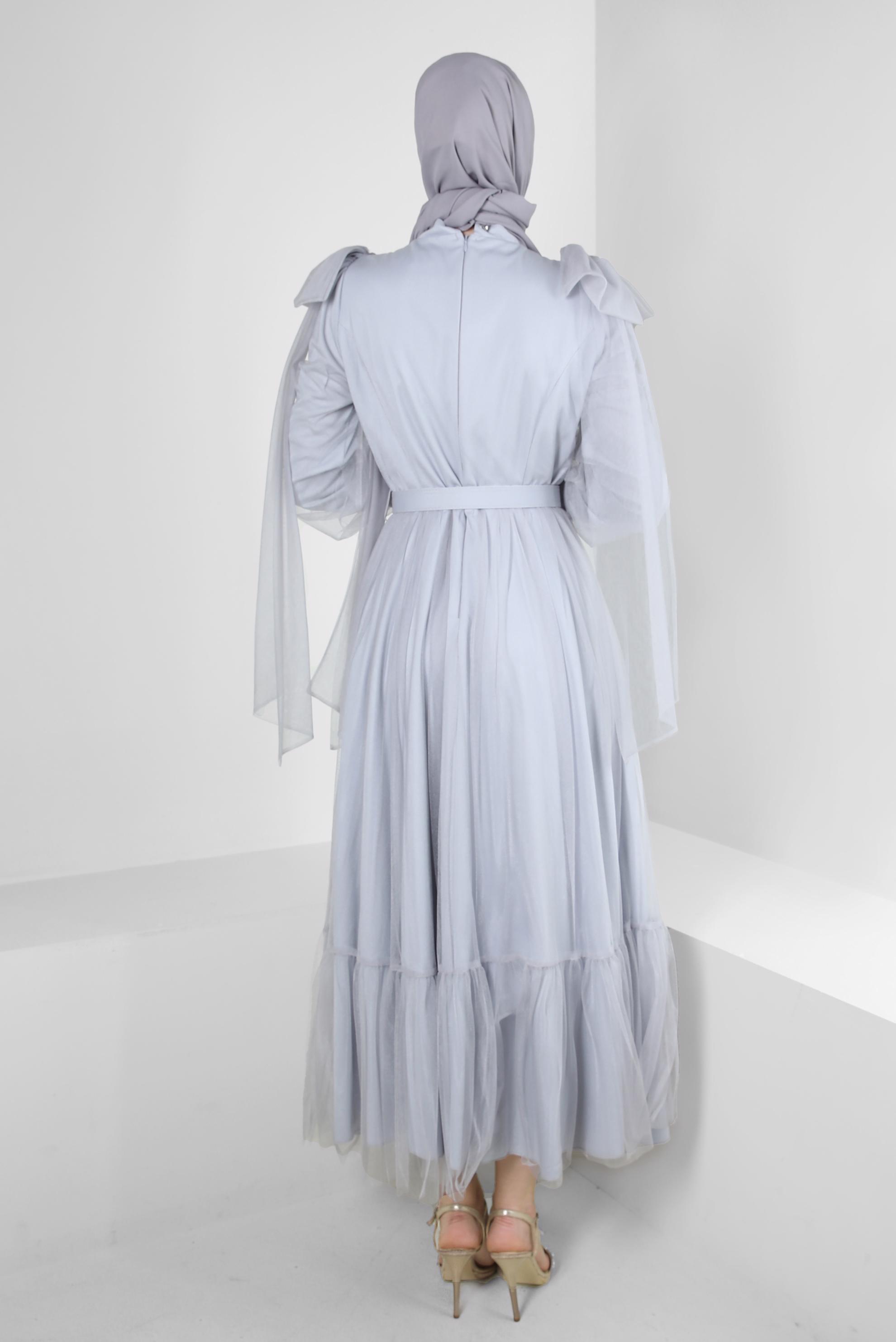 Tesettür giyim GRİ KEMERLİ TÜL DETAYLI ABİYE ELBİSE 50305