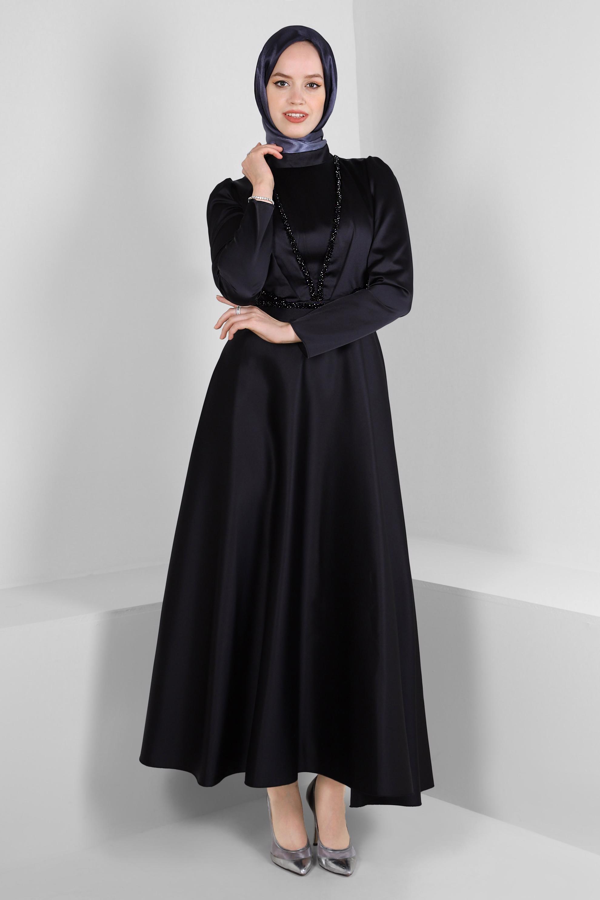 Tesettür giyim SİYAH TAŞ İŞLEMELİ KEMERLİ SATEN ABİYE ELBİSE 50310