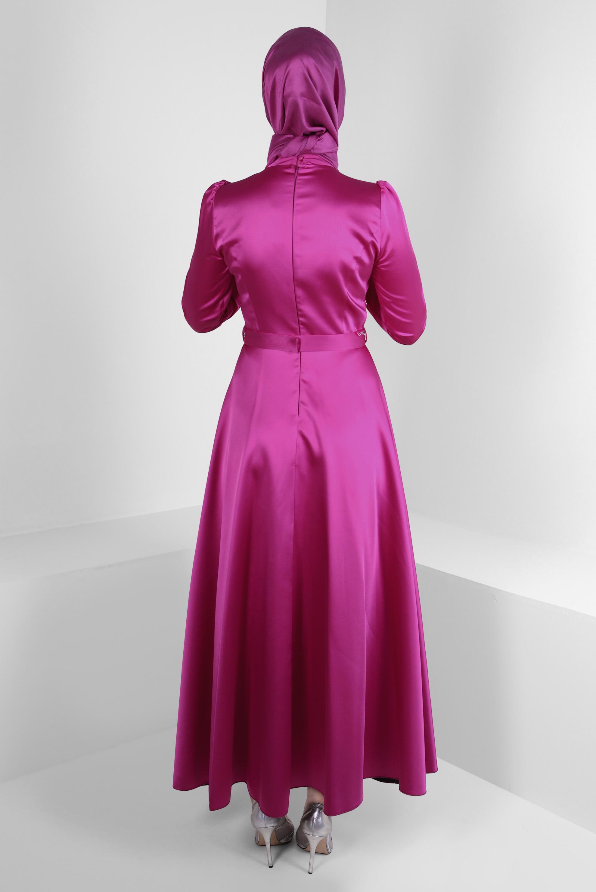 Tesettür giyim FUŞYA TAŞ İŞLEMELİ KEMERLİ SATEN ABİYE ELBİSE 50310