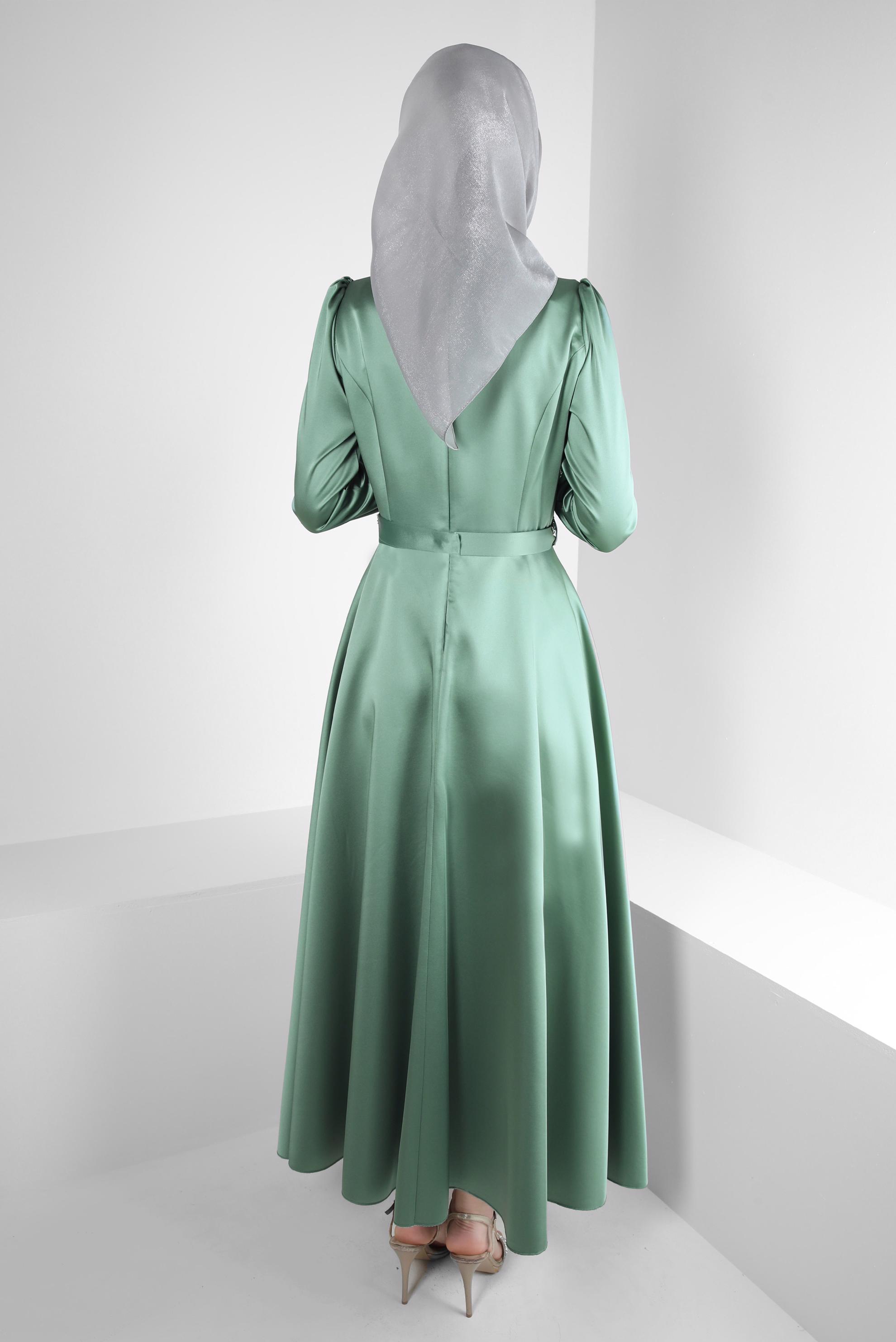 Vêtements hijab VERT ROBE DE SOIRÉE EN SATIN BRODÉ DE GEMMES 50310