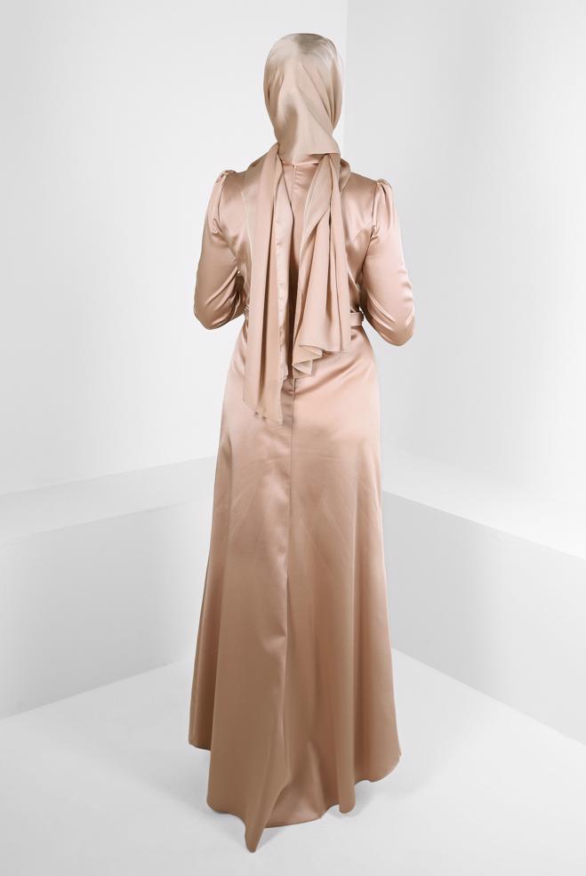 Tesettür giyim BEJ KEMERLİ DRAPE DETAYLI SATEN ABİYE ELBİSE 50312 - ALVİNA