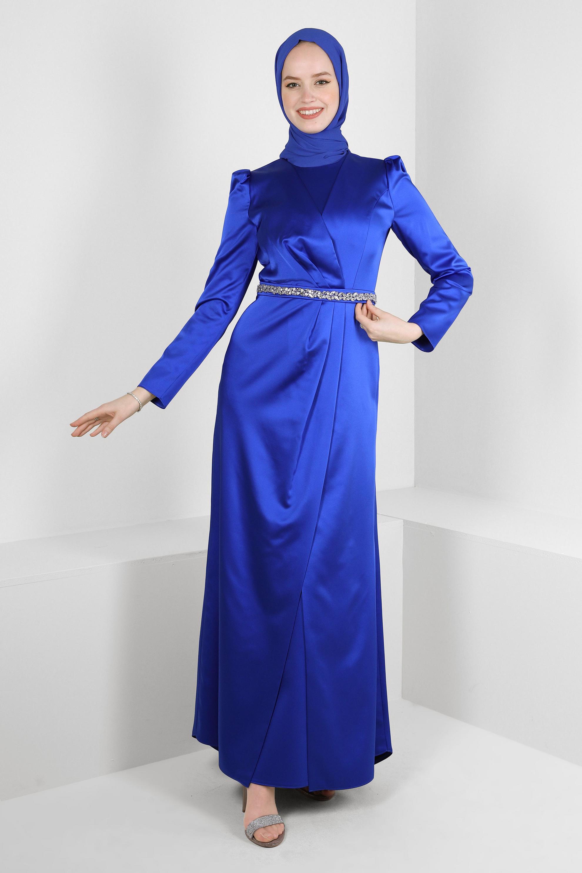 Tesettür giyim LACİVERT KEMERLİ DRAPE DETAYLI SATEN ABİYE ELBİSE 50312