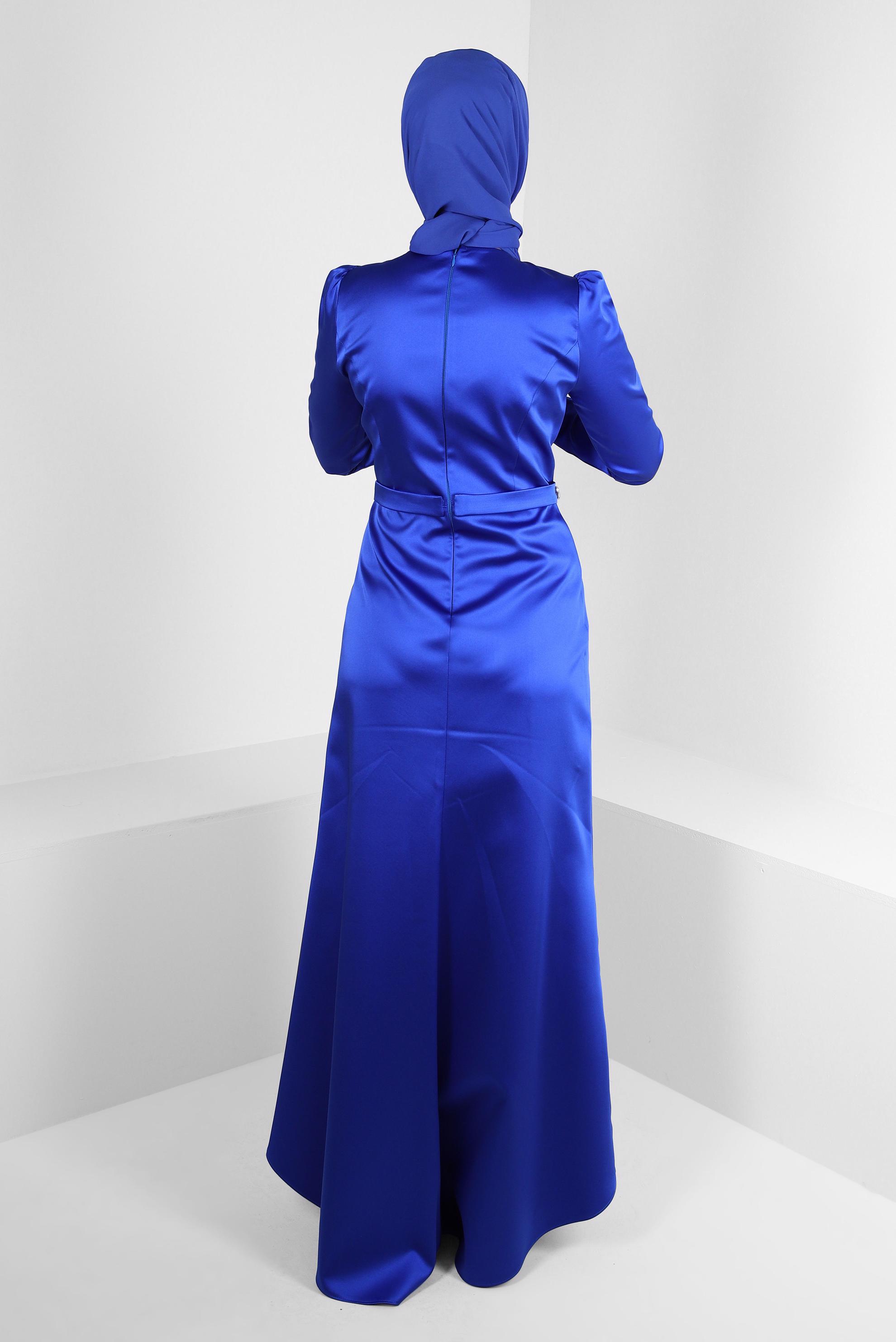 Tesettür giyim LACİVERT KEMERLİ DRAPE DETAYLI SATEN ABİYE ELBİSE 50312