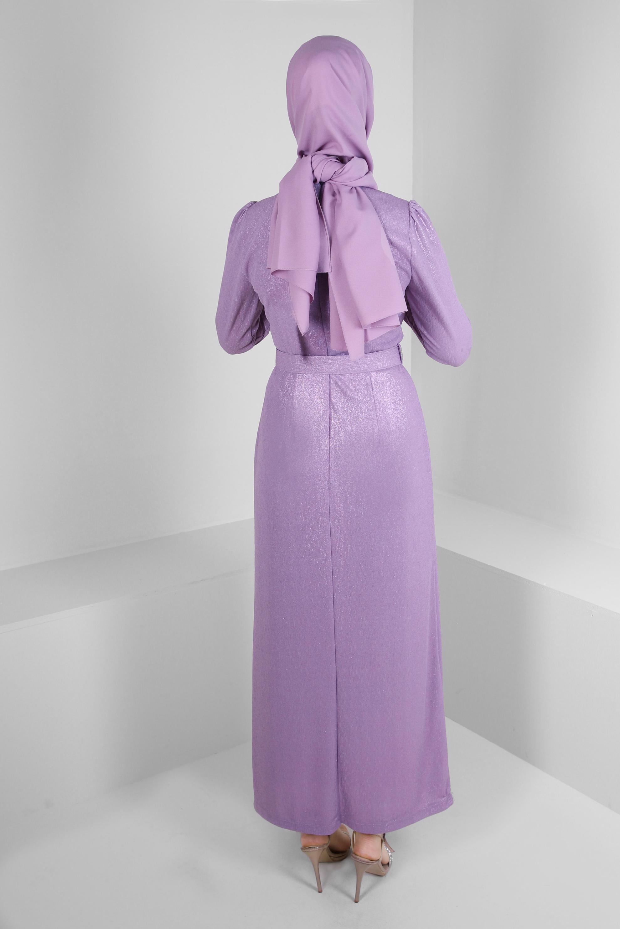 Tesettür giyim MOR YAKASI TAŞLI KEMERLİ ABİYE ELBİSE 50316