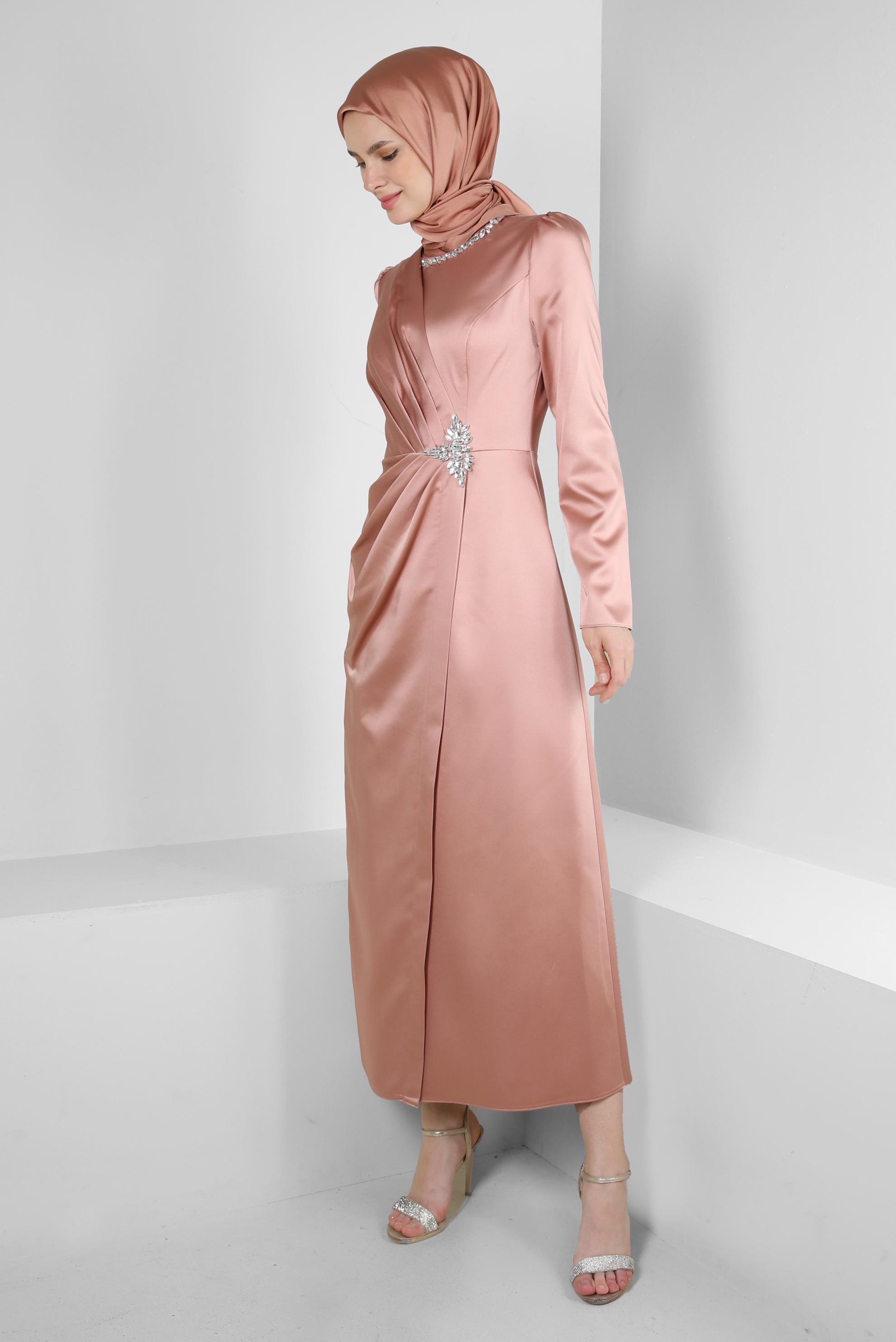 Tesettür giyim PUDRA TAŞ DETAYLI SATEN ABİYE ELBİSE 50318
