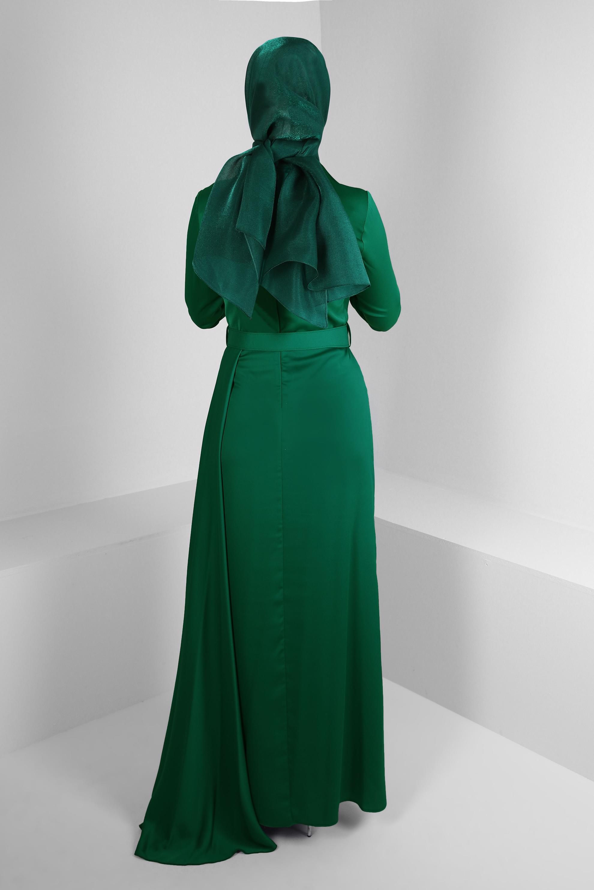 Tesettür giyim YEŞİL DRAPE DETAYLI KEMERLİ SATEN ABİYE ELBİSE 50320