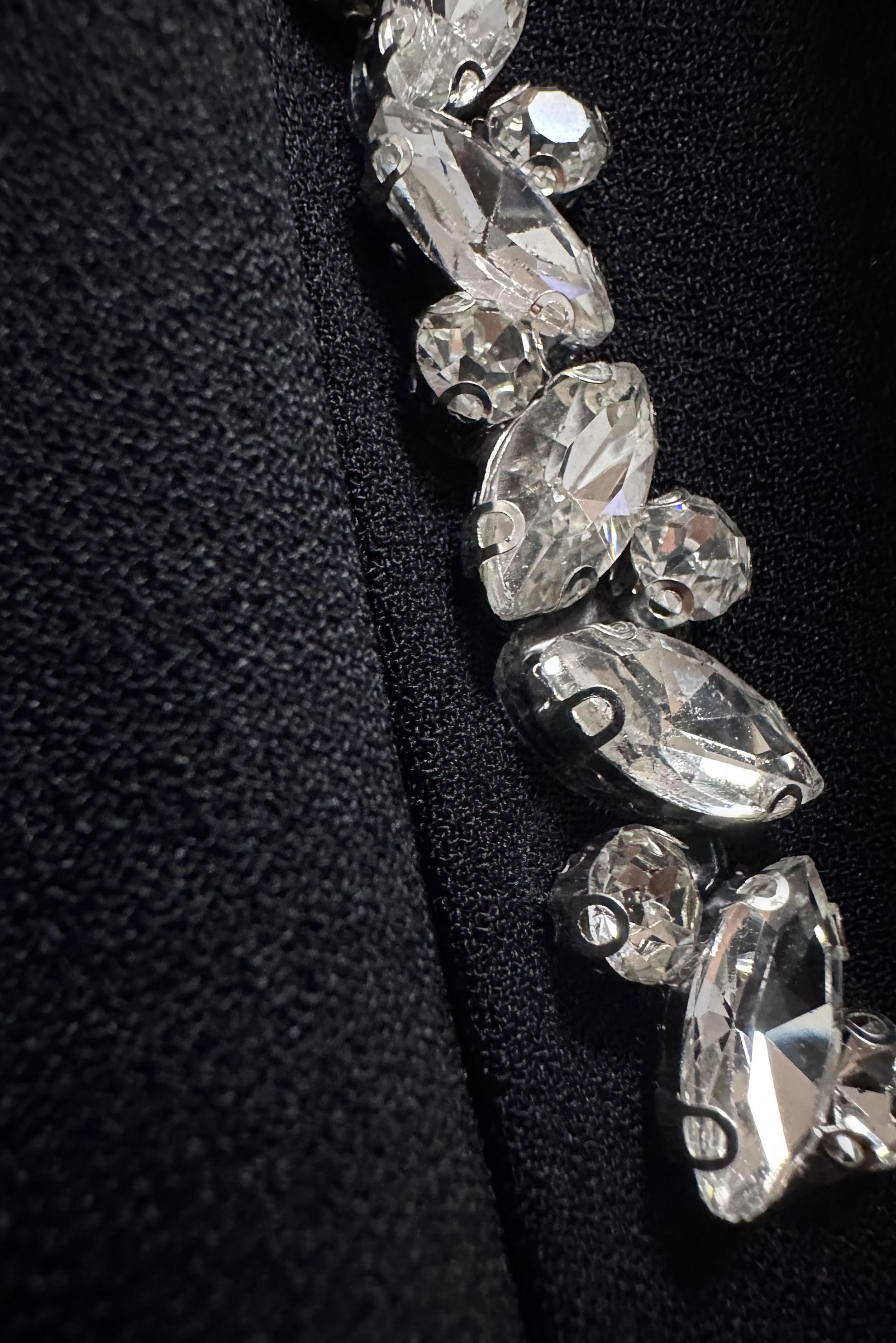 Vêtements hijab NOIR ROBE DE SOIRÉE DÉTAIL PLIS AVEC GEM BRODÉ 50324