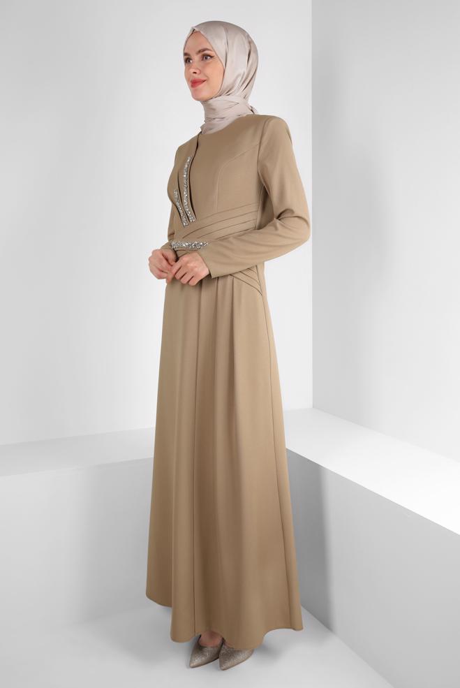 Vêtements hijab BEIGE ROBE DE SOIRÉE DÉTAIL PLIS AVEC GEM BRODÉ 50324 - ALVİNA