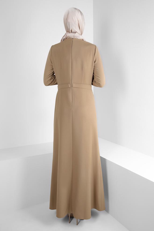 Vêtements hijab BEIGE ROBE DE SOIRÉE DÉTAIL PLIS AVEC GEM BRODÉ 50324 - ALVİNA