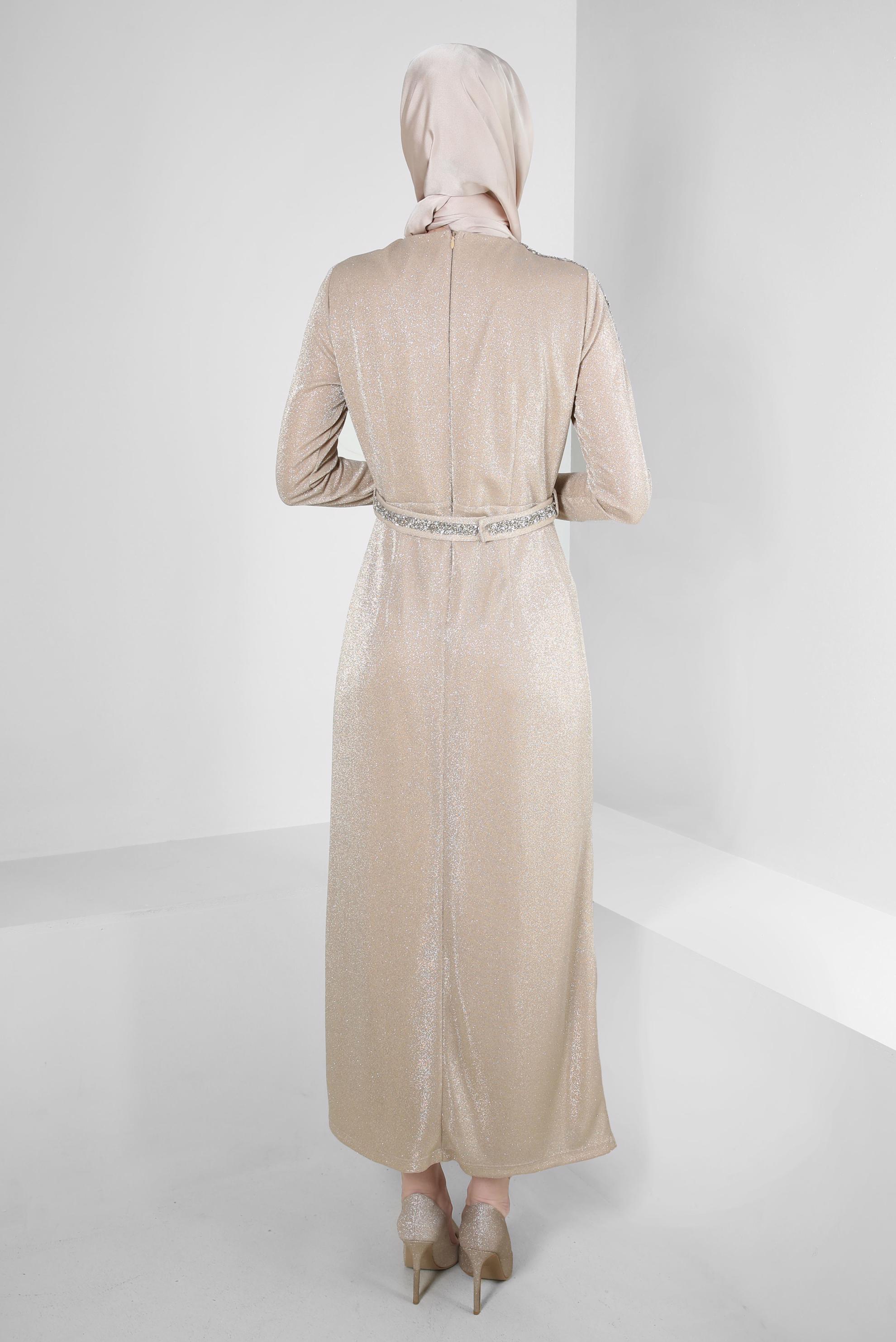 Tesettür giyim ALTIN KOLU VE BELİ TAŞ BASKILI SİMLİ ABİYE ELBİSE 50325