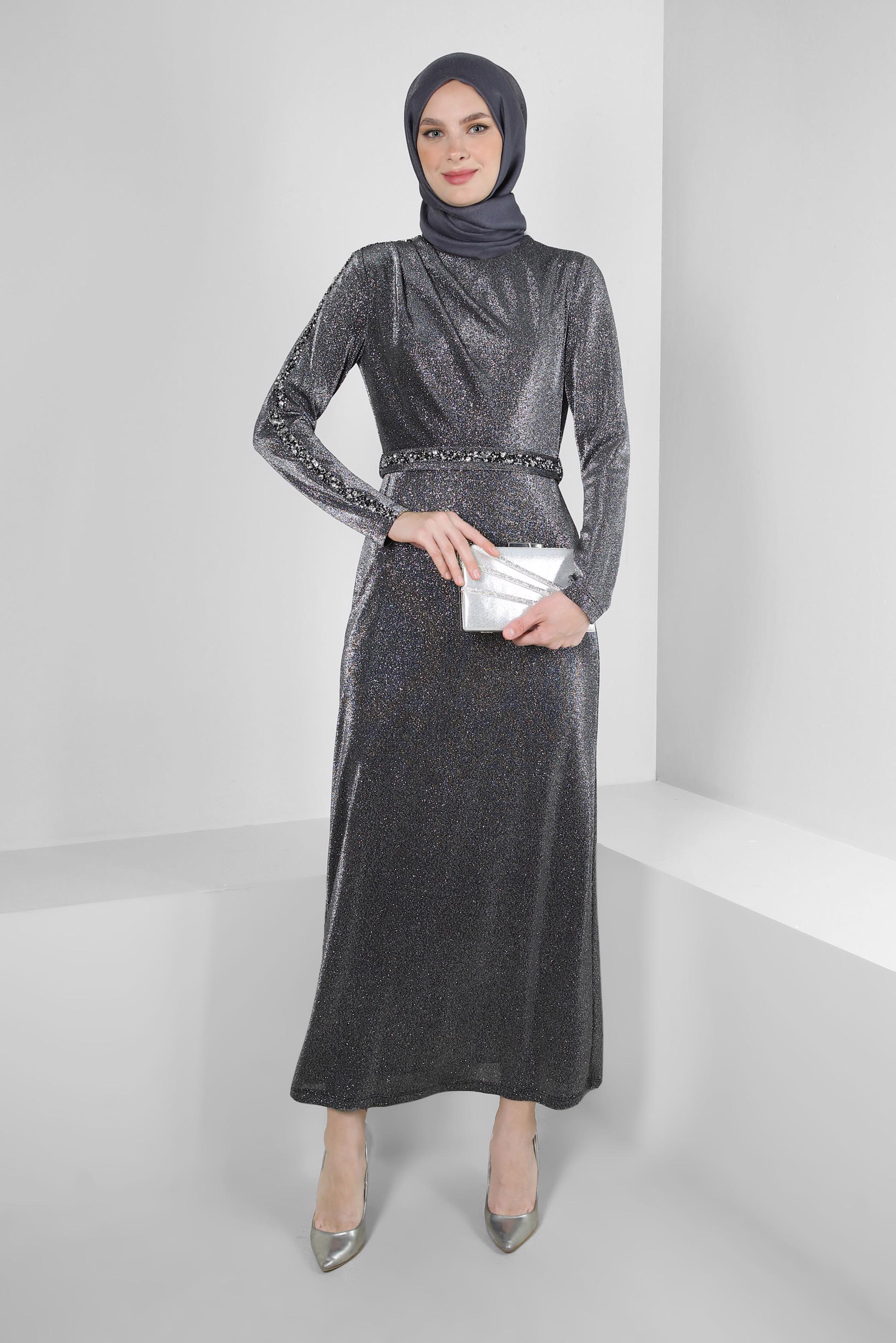 Tesettür giyim SİYAH KOLU VE BELİ TAŞ BASKILI SİMLİ ABİYE ELBİSE 50325