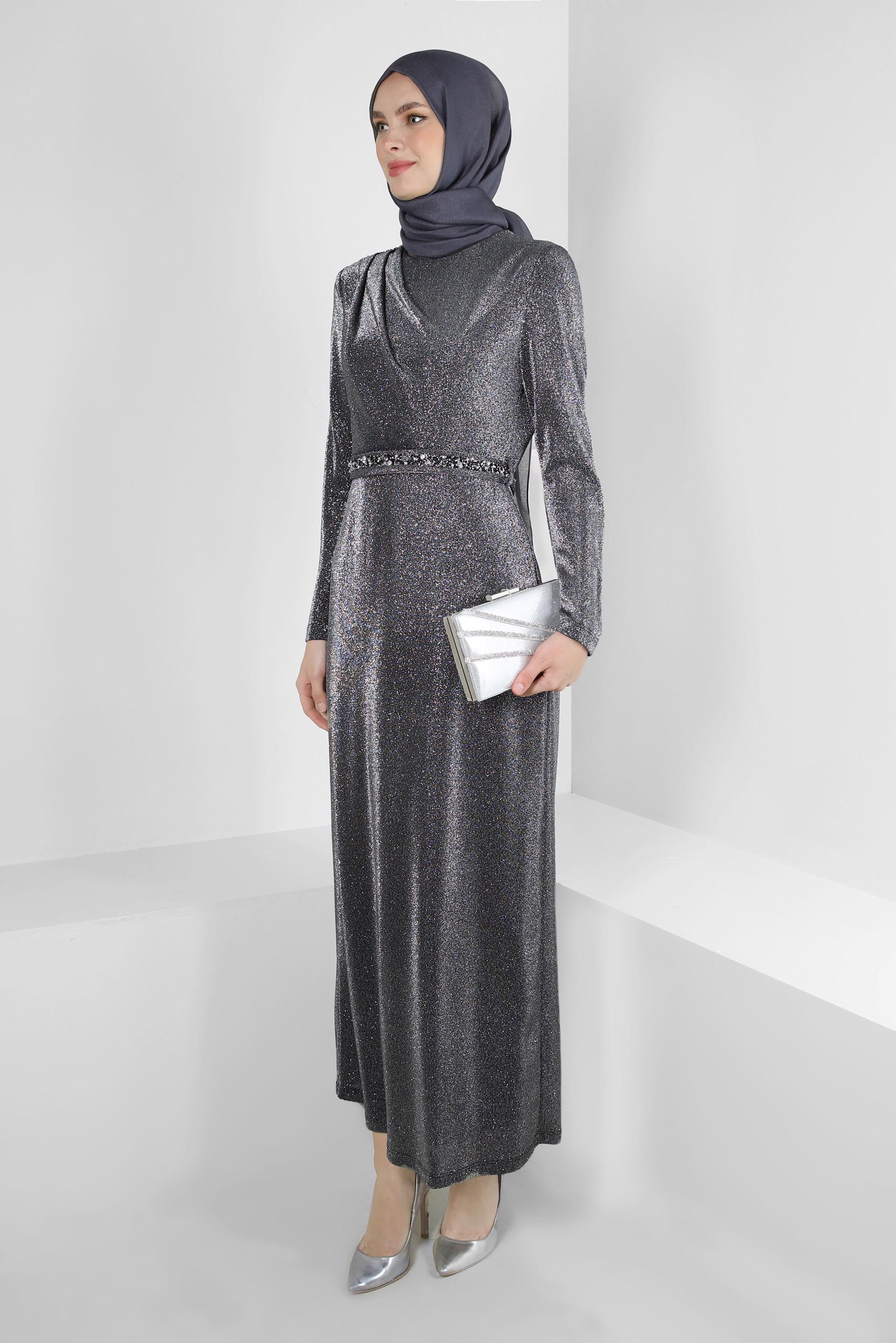 Tesettür giyim SİYAH KOLU VE BELİ TAŞ BASKILI SİMLİ ABİYE ELBİSE 50325