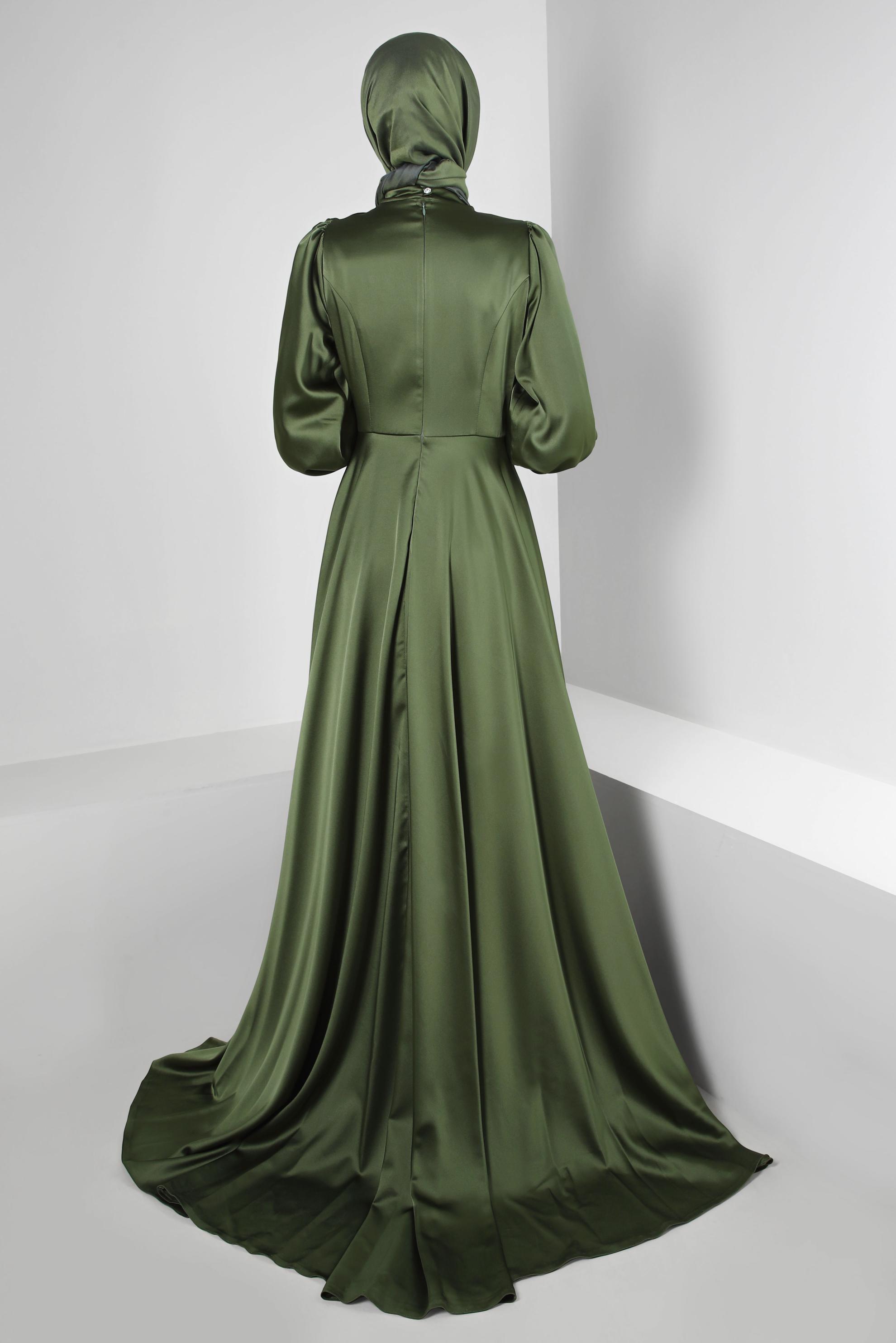 Vêtements hijab KAKI ROBE DE SOIRÉE EN SATIN PERLÉ AVEC DÉTAIL DRAPÉ 50351