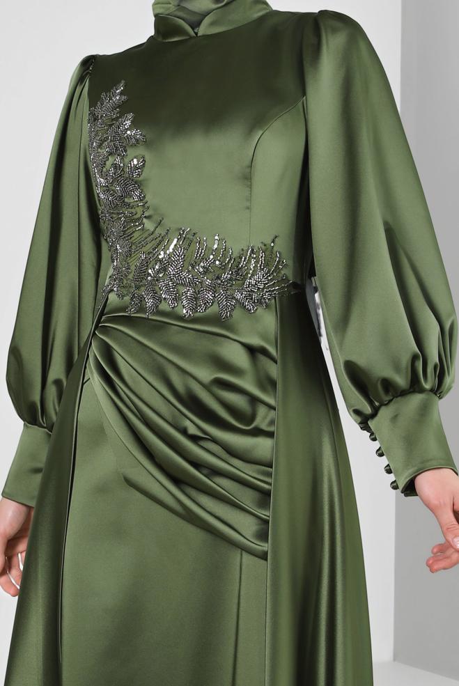 Vêtements hijab KAKI ROBE DE SOIRÉE EN SATIN PERLÉ AVEC DÉTAIL DRAPÉ 50351 - ALVİNA