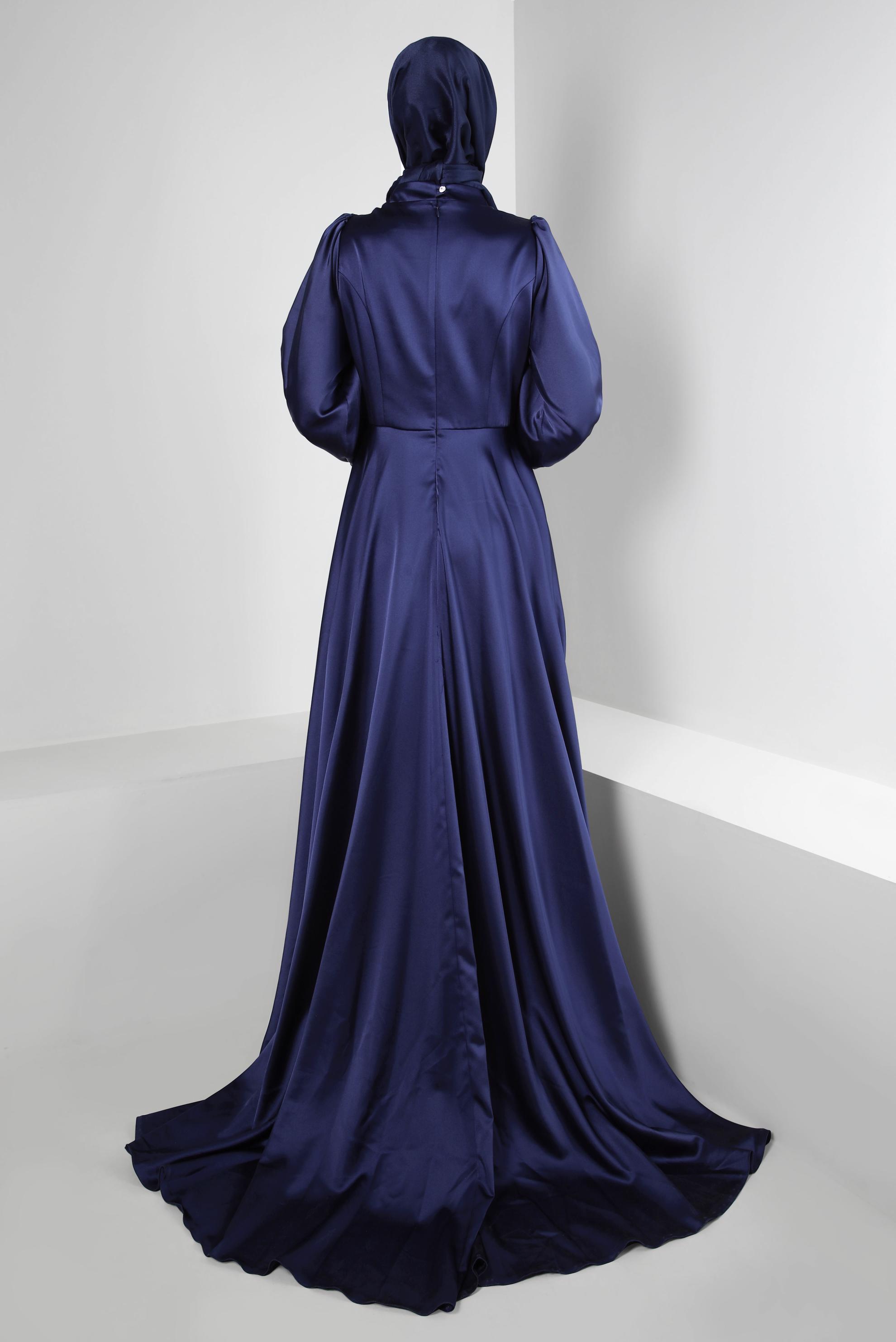 Tesettür giyim LACİVERT BONCUK İŞLEMELİ DRAPE DETAYLI SATEN ABİYE ELBİSE 50351