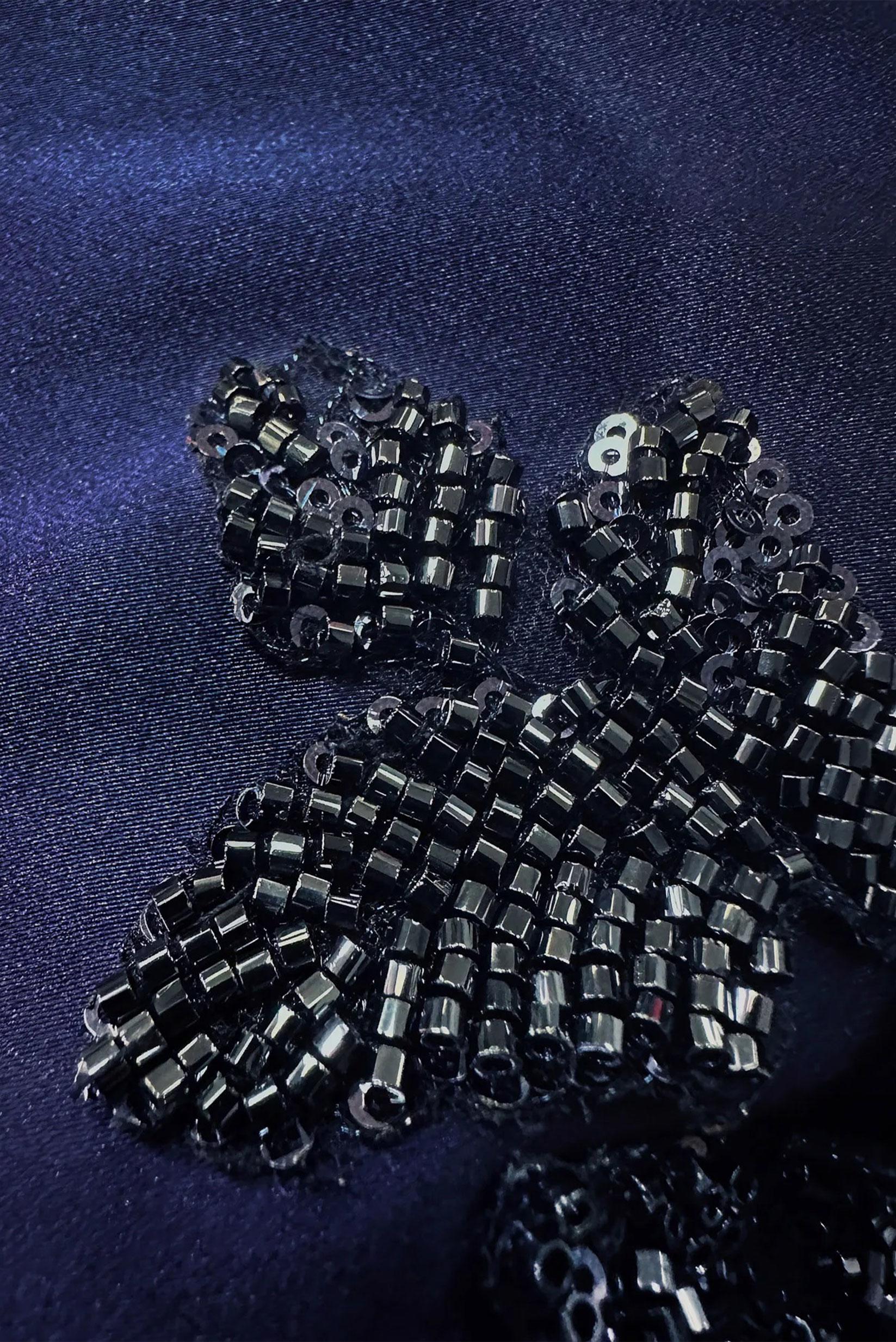 Tesettür giyim LACİVERT BONCUK İŞLEMELİ DRAPE DETAYLI SATEN ABİYE ELBİSE 50351