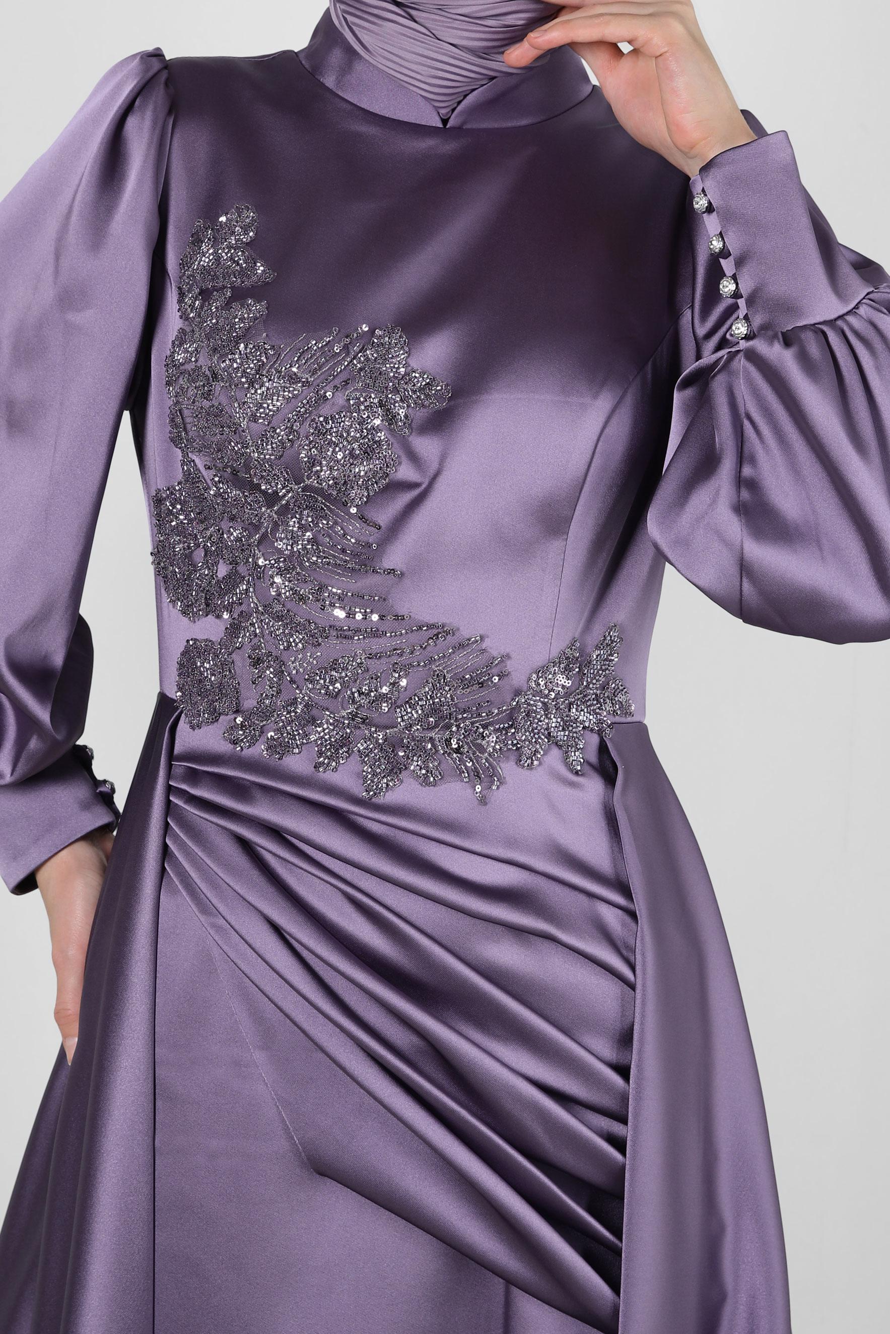 Tesettür giyim MOR BONCUK İŞLEMELİ DRAPE DETAYLI SATEN ABİYE ELBİSE 50351
