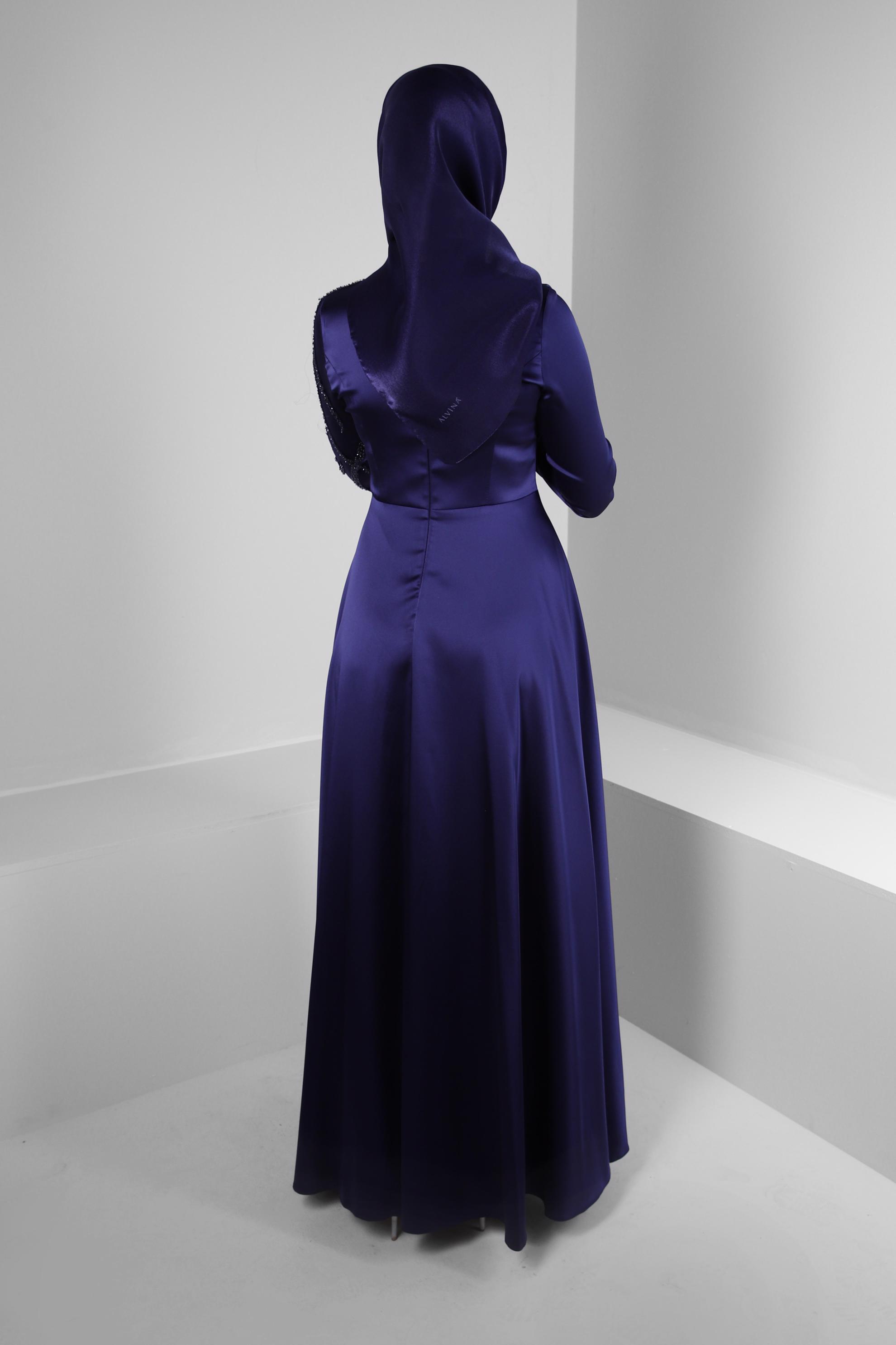 Tesettür giyim LACİVERT TAŞ İŞLEMELİ DRAPE DETAYLI ABİYE ELBİSE 50352