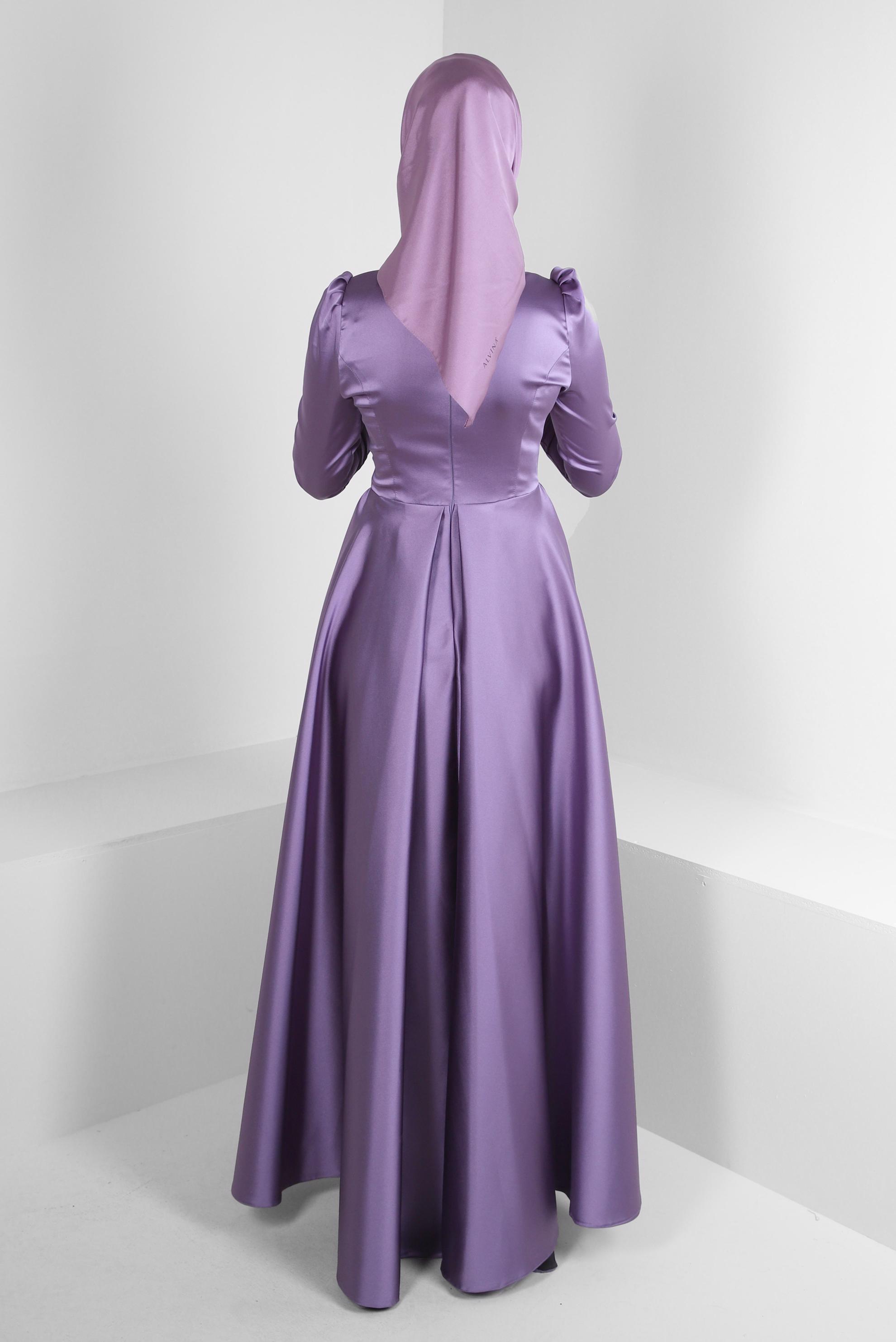 Tesettür giyim MOR PUL İŞLEMELİ PİLİSELİ SATEN ABİYE ELBİSE 50354