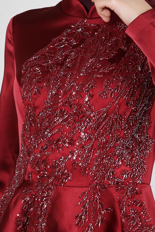 Vêtements hijab ROUGE BORDEAUX ROBE DE SOIRÉE EN SATIN À VOLANTS ET SEQUINS 50355 - ALVİNA