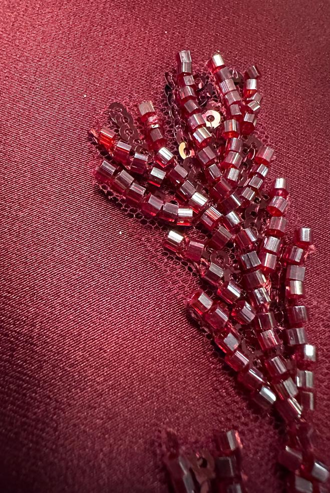 Vêtements hijab ROUGE BORDEAUX ROBE DE SOIRÉE EN SATIN À VOLANTS ET SEQUINS 50355 - ALVİNA