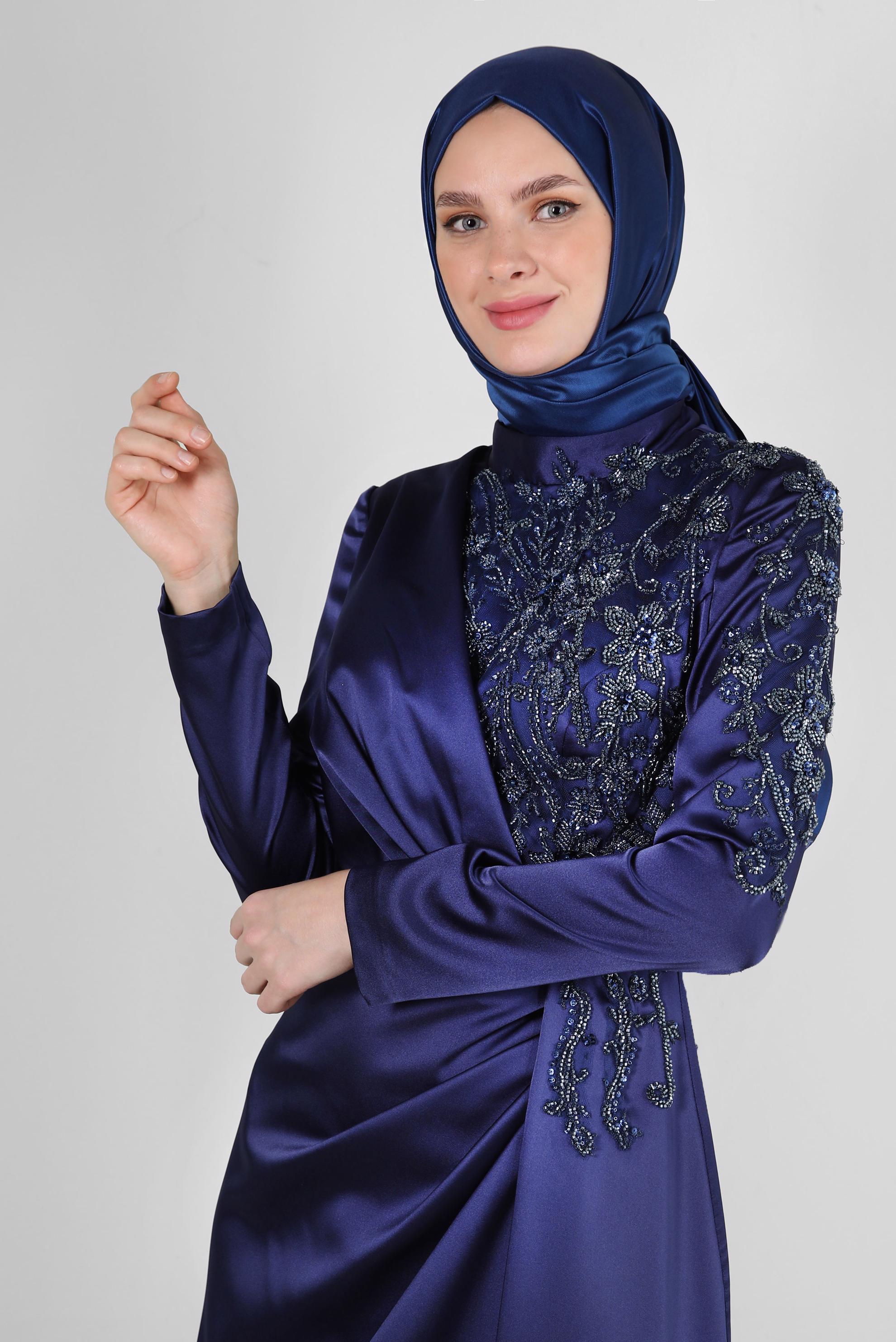 Tesettür giyim LACİVERT KRUVAZE YAKA TAŞLI SATEN ABİYE ELBİSE 50358