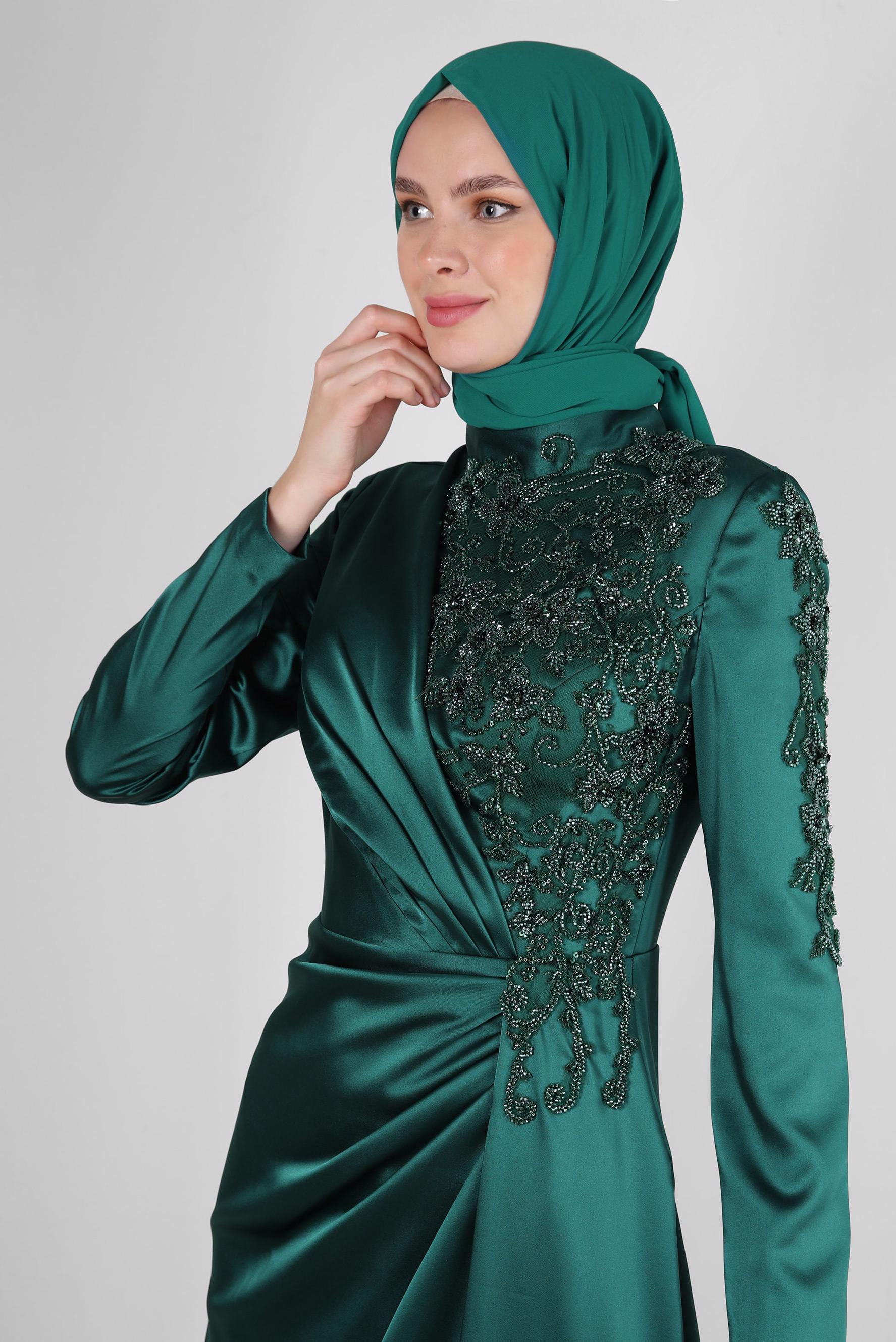 Tesettür giyim YEŞİL KRUVAZE YAKA TAŞLI SATEN ABİYE ELBİSE 50358