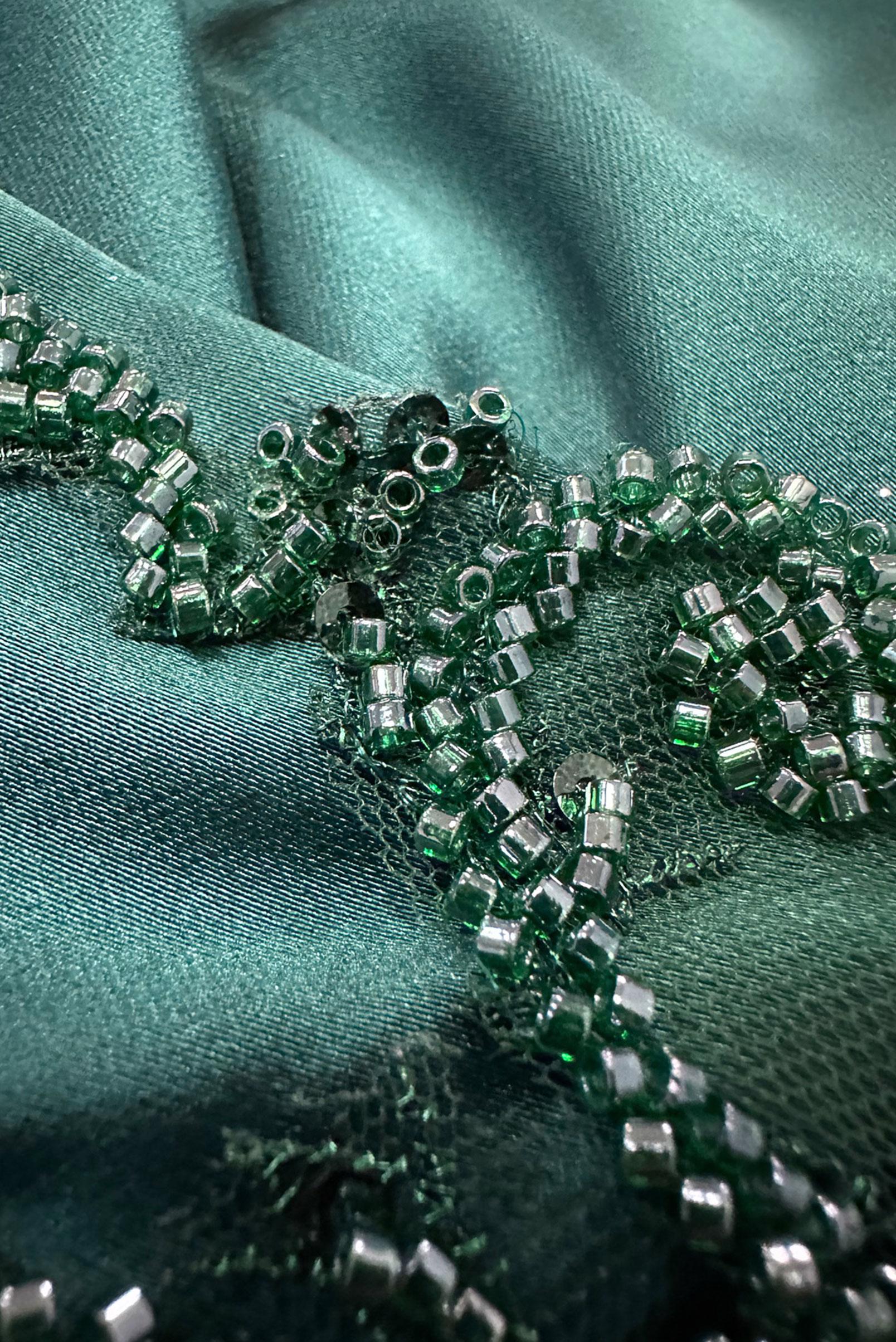 Tesettür giyim YEŞİL KRUVAZE YAKA TAŞLI SATEN ABİYE ELBİSE 50358