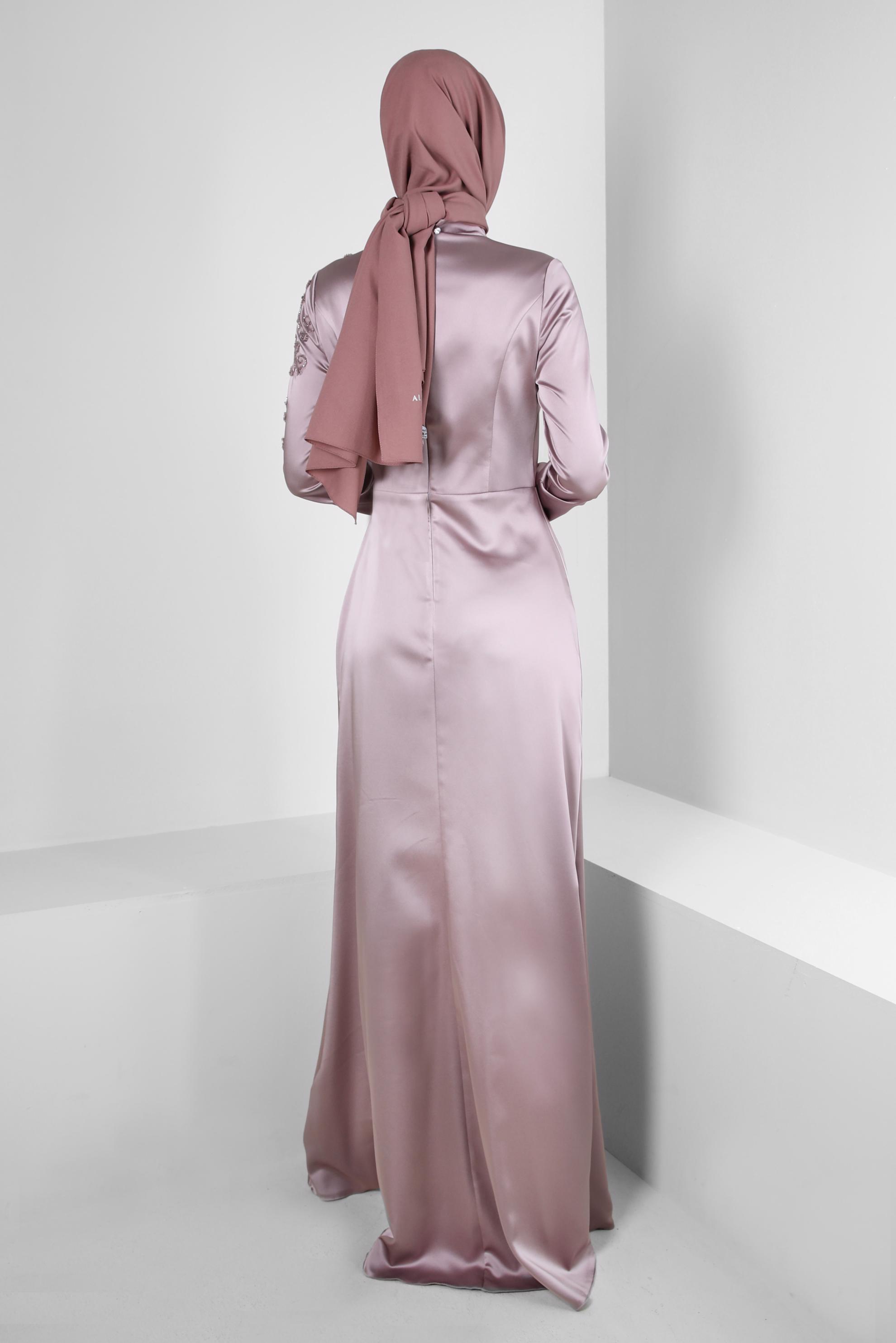 Tesettür giyim PEMBE KRUVAZE YAKA TAŞLI SATEN ABİYE ELBİSE 50358