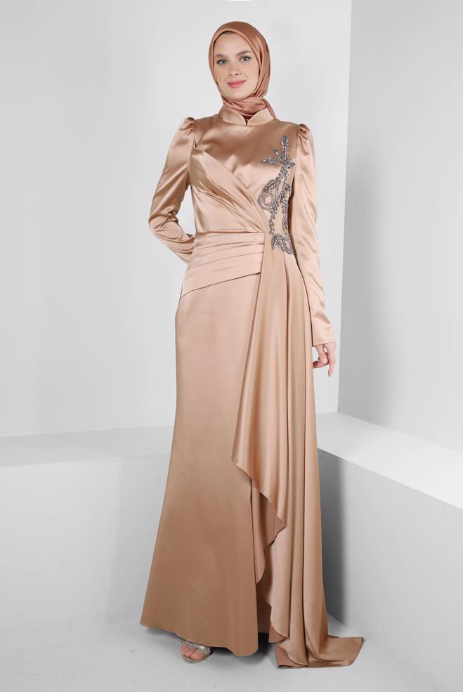 Vêtements hijab BRUN ROBE DE SOIRÉE EN SATIN À VOLANTS ET BRODERIE DE GEMMES 50359 - ALVİNA