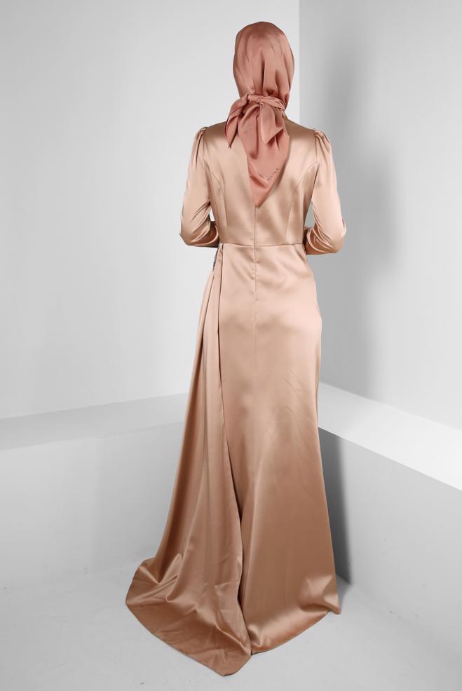 Vêtements hijab BRUN ROBE DE SOIRÉE EN SATIN À VOLANTS ET BRODERIE DE GEMMES 50359 - ALVİNA