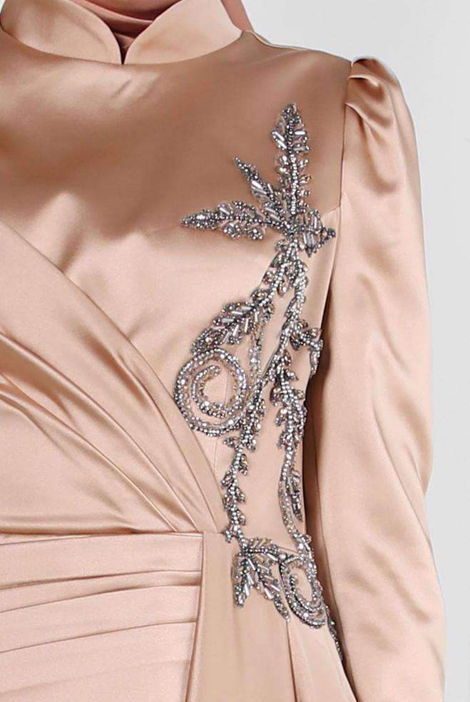 Vêtements hijab BRUN ROBE DE SOIRÉE EN SATIN À VOLANTS ET BRODERIE DE GEMMES 50359 - ALVİNA