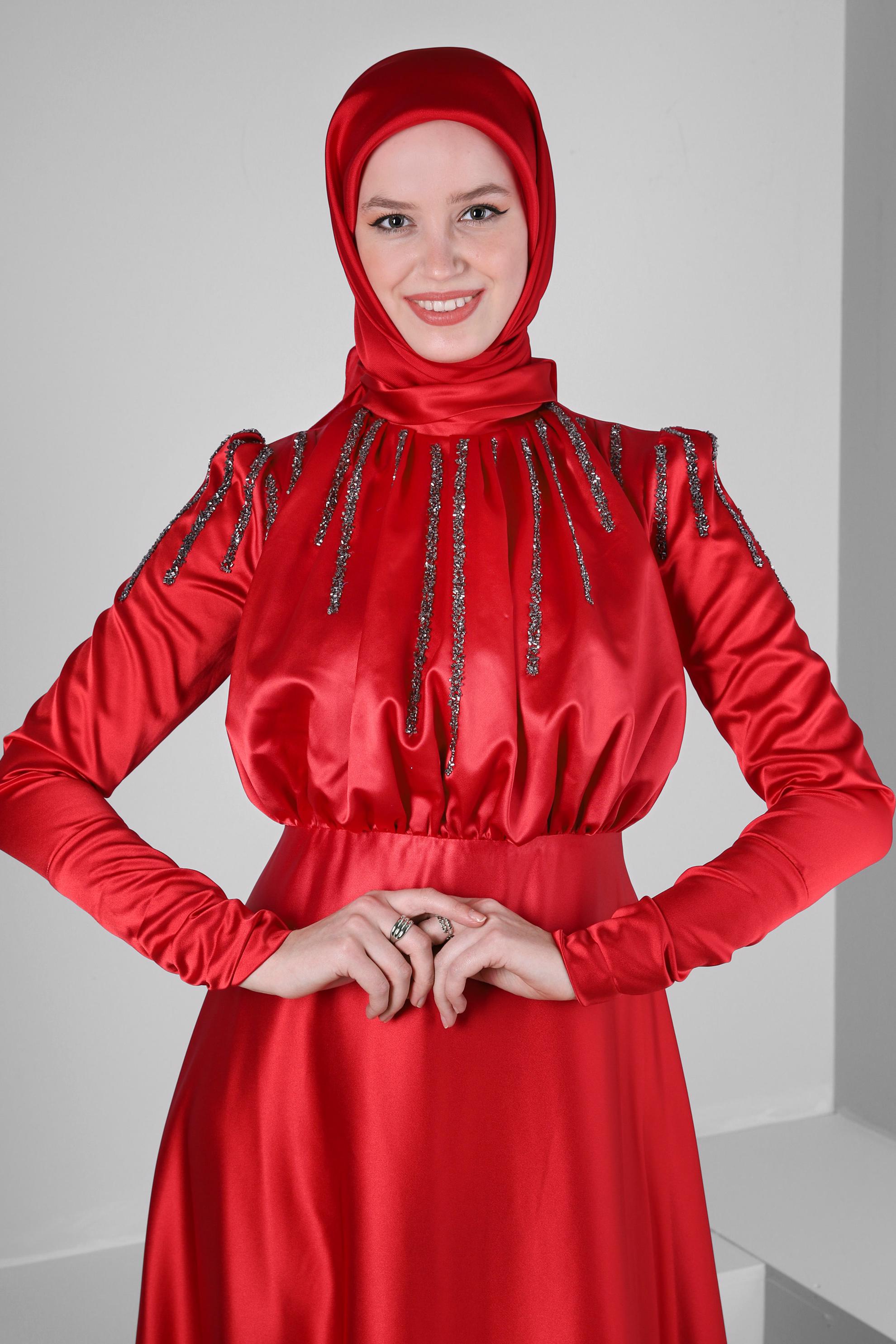 Tesettür giyim KIRMIZI TAŞ İŞLEME DETAYLI SATEN ABİYE ELBİSE 50367