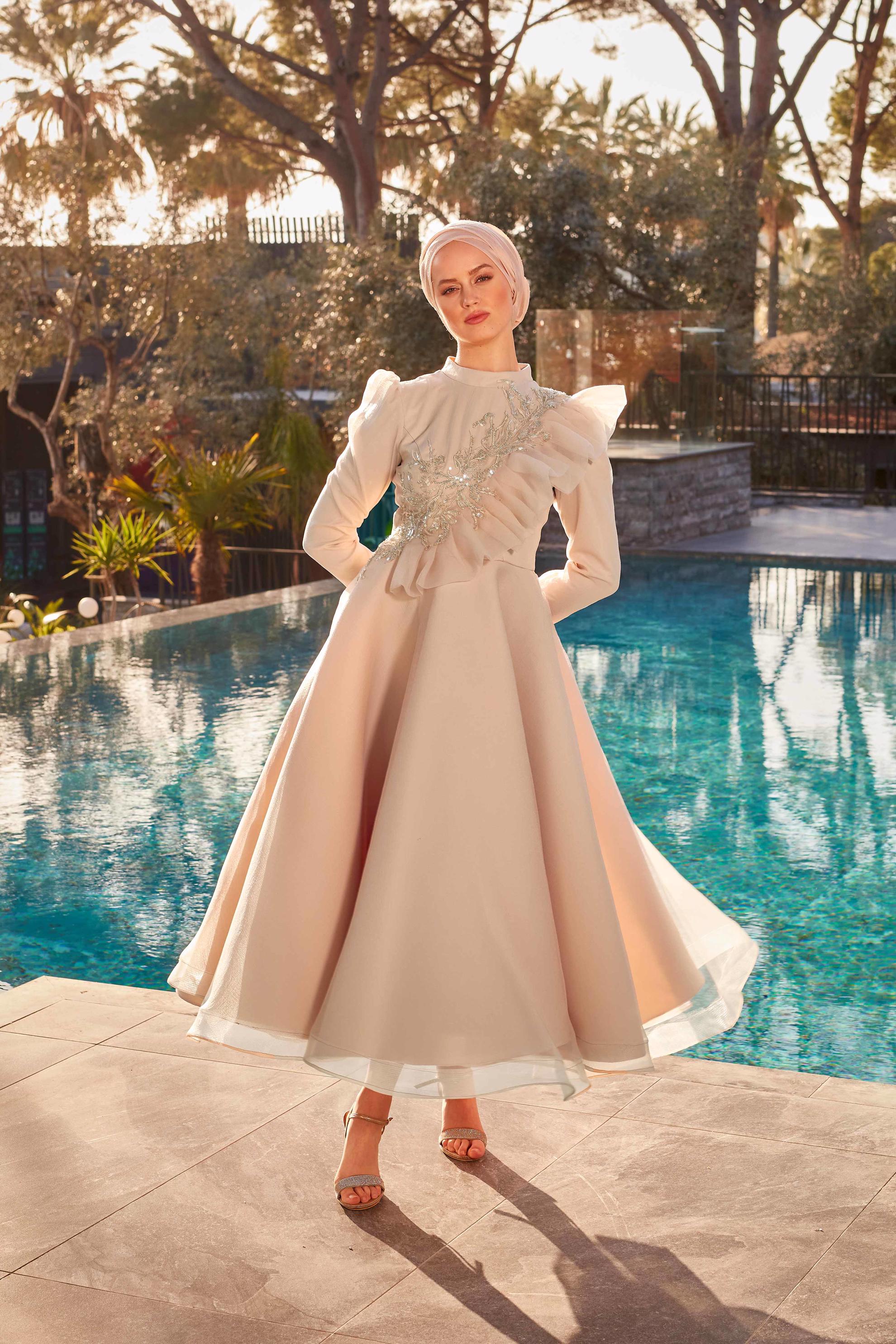 Tesettür giyim BEJ PUL PAYET İŞLEMELİ FIRFIR DETAYLI ABİYE ELBİSE 50373