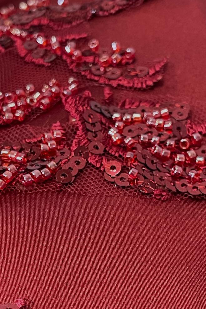 Vêtements hijab ROUGE BORDEAUX ROBE DE SOIRÉE EN SATIN À SEQUINS ET DÉTAIL EN TULLE 50374 - ALVİNA