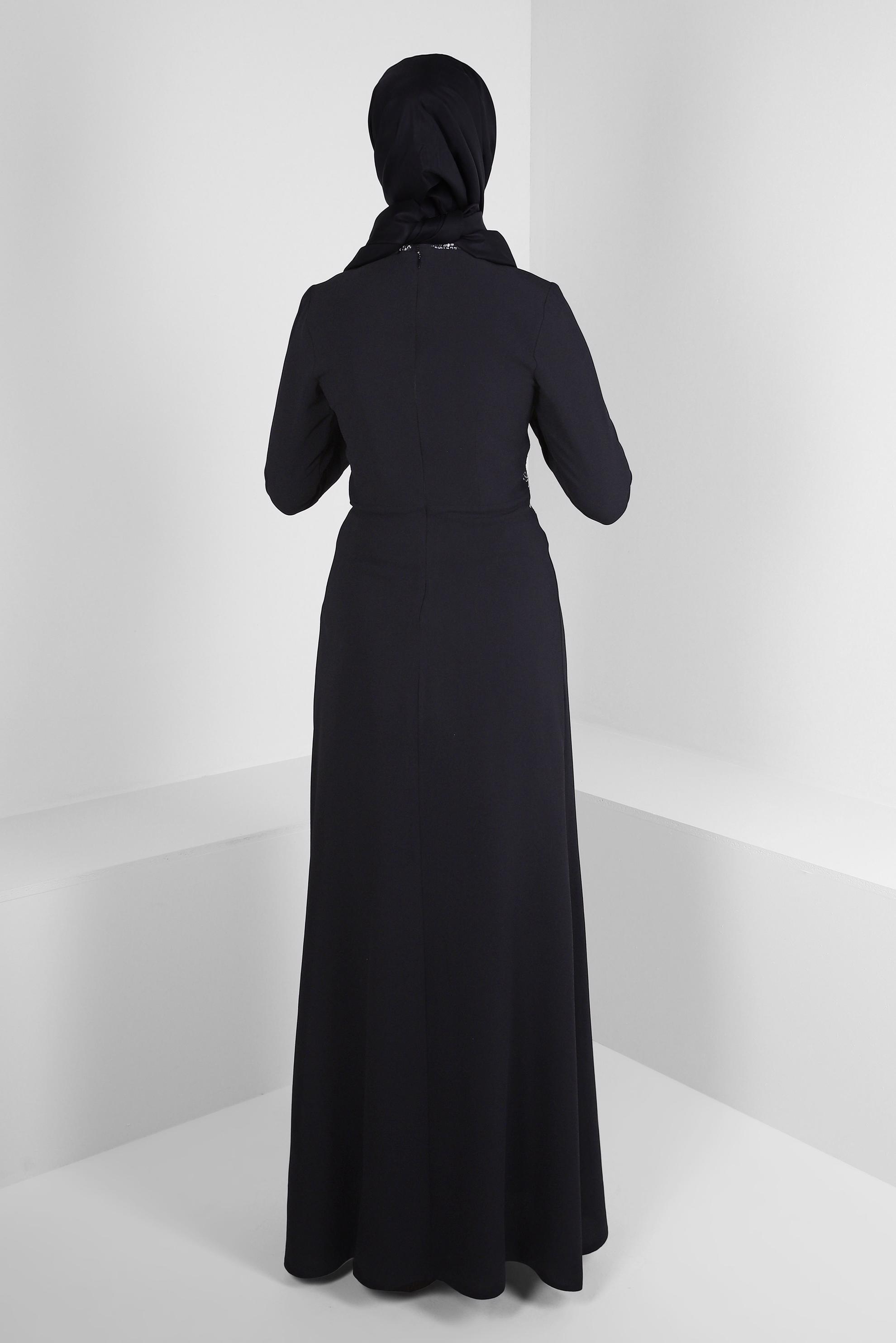 Tesettür giyim SİYAH YAKASI VE BELİ TAŞLI ABİYE ELBİSE 50377