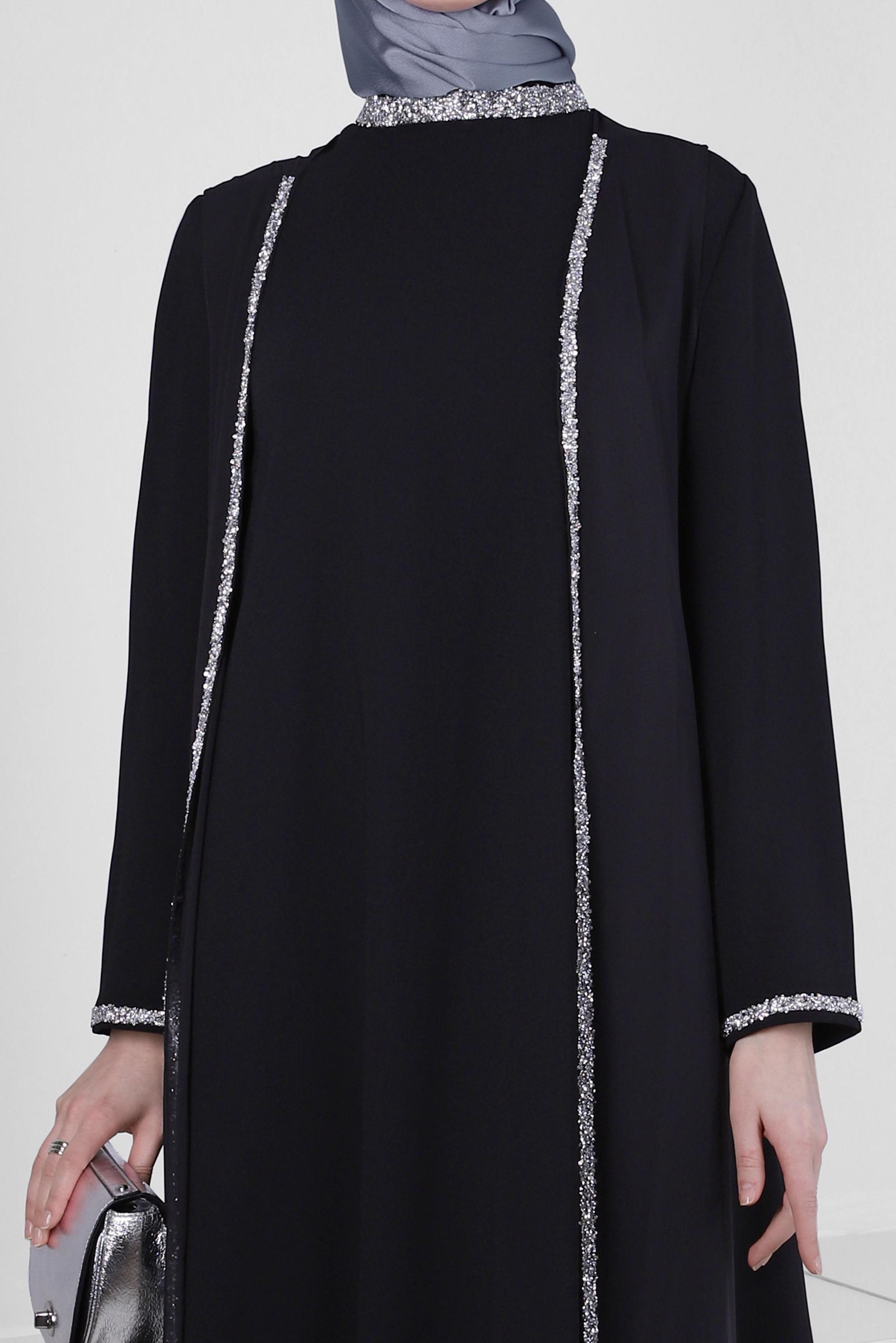 Tesettür giyim SİYAH TAŞ İŞLEMELİ DETAYLI PELERİNLİ İKİLİ ABİYE ELBİSE 50384