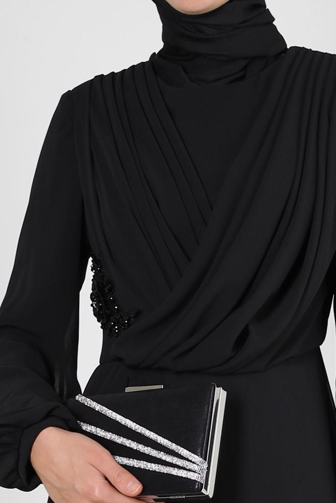Hijab-Kleidung SCHWARZ İŞLEME VE TAŞ DETAYLI PİLİSELİ ŞİFON ABİYE ELBİSE 50385 - ALVİNA