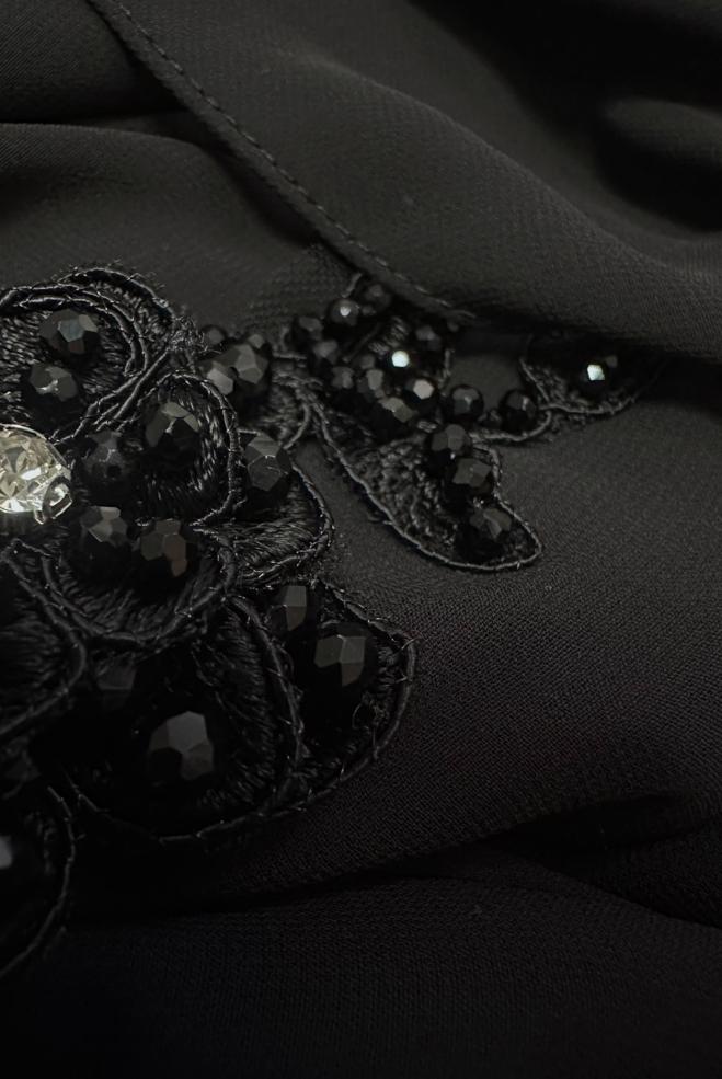 Hijab-Kleidung SCHWARZ İŞLEME VE TAŞ DETAYLI PİLİSELİ ŞİFON ABİYE ELBİSE 50385 - ALVİNA