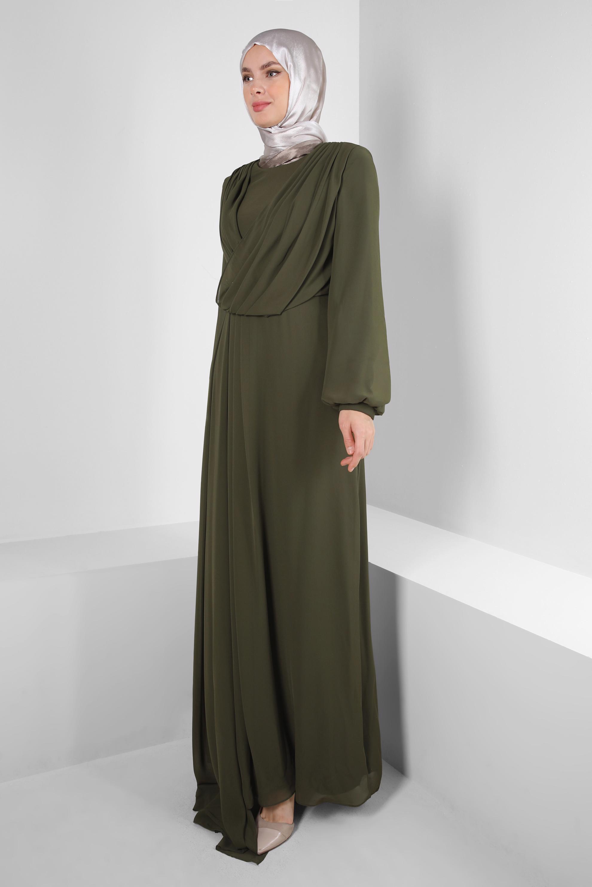 Vêtements hijab VERT ROBE DE SOIRÉE EN MOUSSELINE PLISSÉE AVEC DÉTAIL BRODÉ 50385