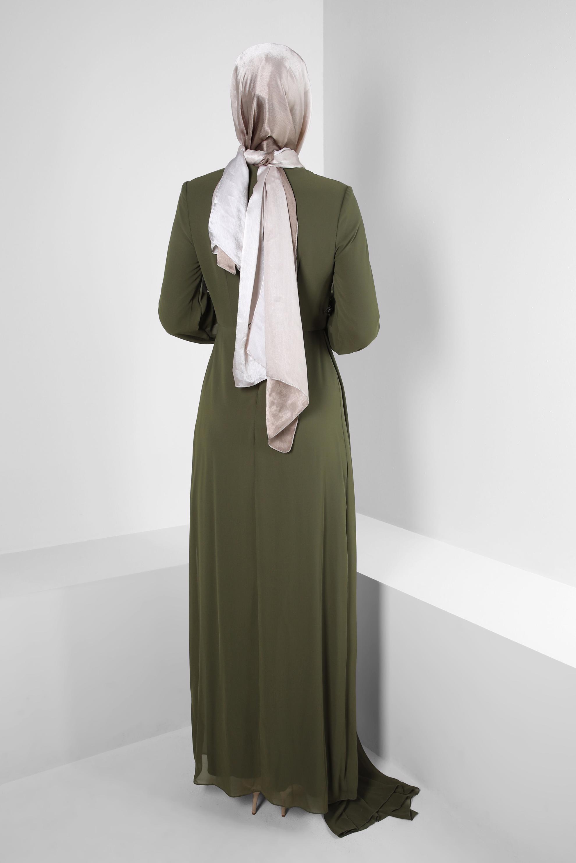 Vêtements hijab VERT ROBE DE SOIRÉE EN MOUSSELINE PLISSÉE AVEC DÉTAIL BRODÉ 50385