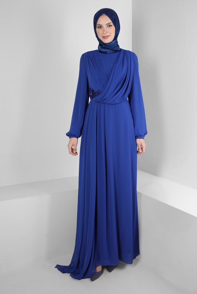 Hijab-Kleidung BLAU İŞLEME VE TAŞ DETAYLI PİLİSELİ ŞİFON ABİYE ELBİSE 50385 - ALVİNA