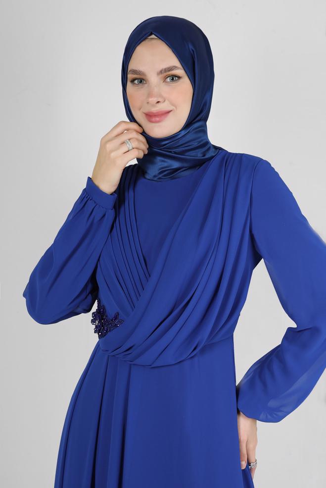 Hijab-Kleidung BLAU İŞLEME VE TAŞ DETAYLI PİLİSELİ ŞİFON ABİYE ELBİSE 50385 - ALVİNA